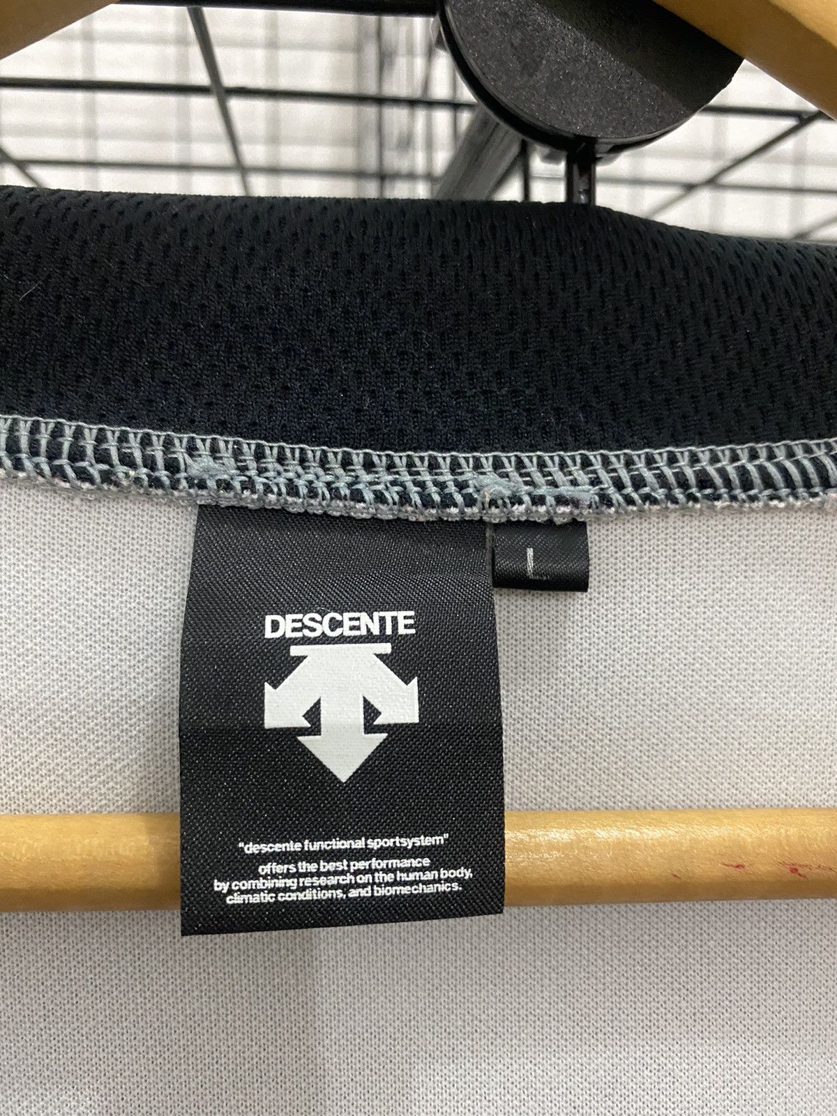 Descente × Sports Specialties × Vintage VINTAGE DECENTE HODDIES SWEATER NICE DESIGNER Size US L / EU 52-54 / 3 - 10 Thumbnail