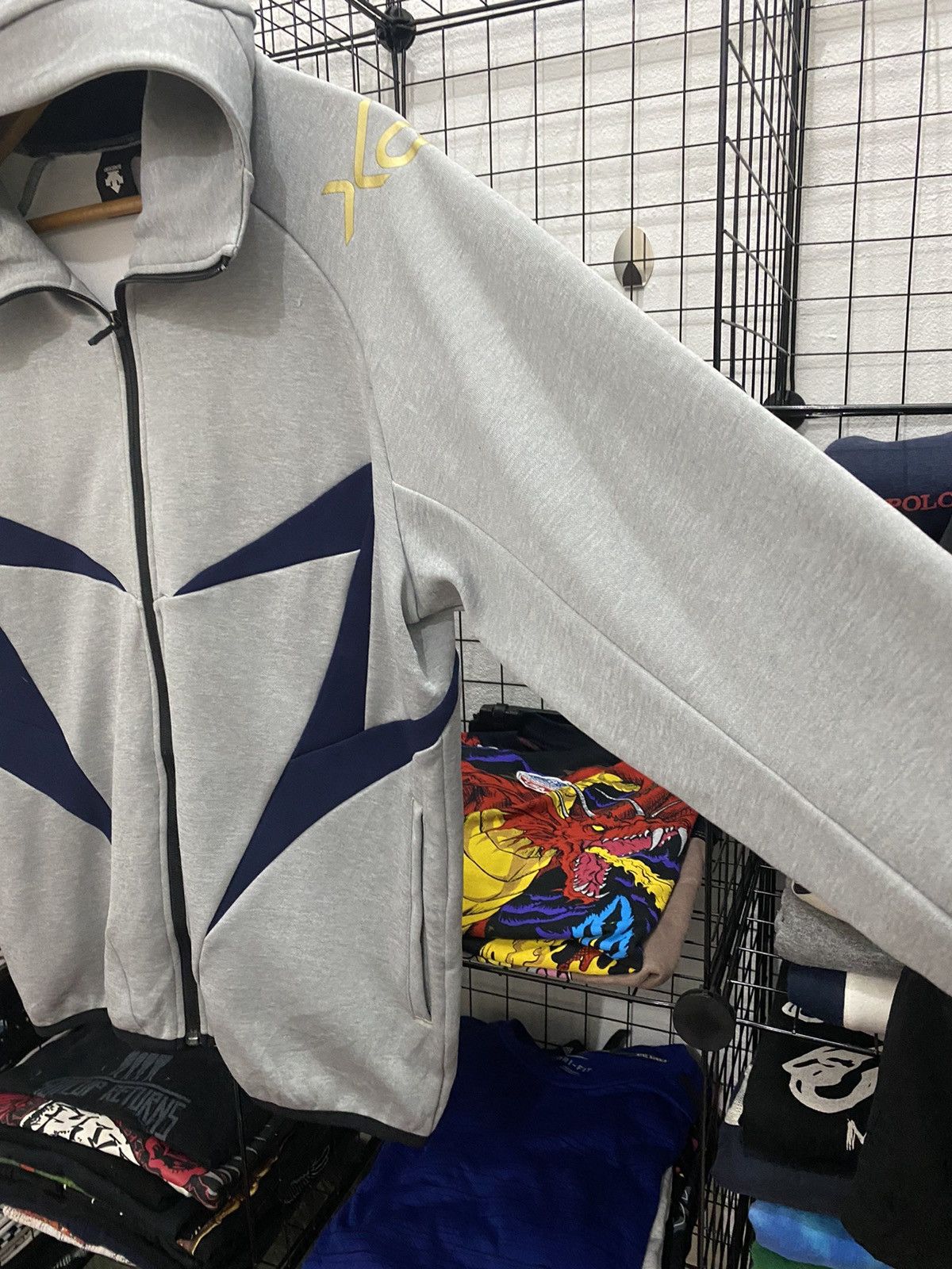 Descente × Sports Specialties × Vintage VINTAGE DECENTE HODDIES SWEATER NICE DESIGNER Size US L / EU 52-54 / 3 - 3 Thumbnail