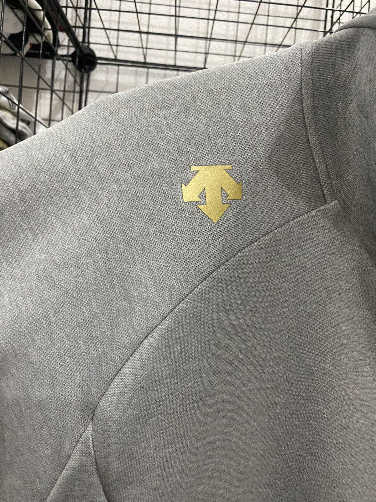 Descente × Sports Specialties × Vintage VINTAGE DECENTE HODDIES SWEATER NICE DESIGNER Size US L / EU 52-54 / 3 - 6 Thumbnail