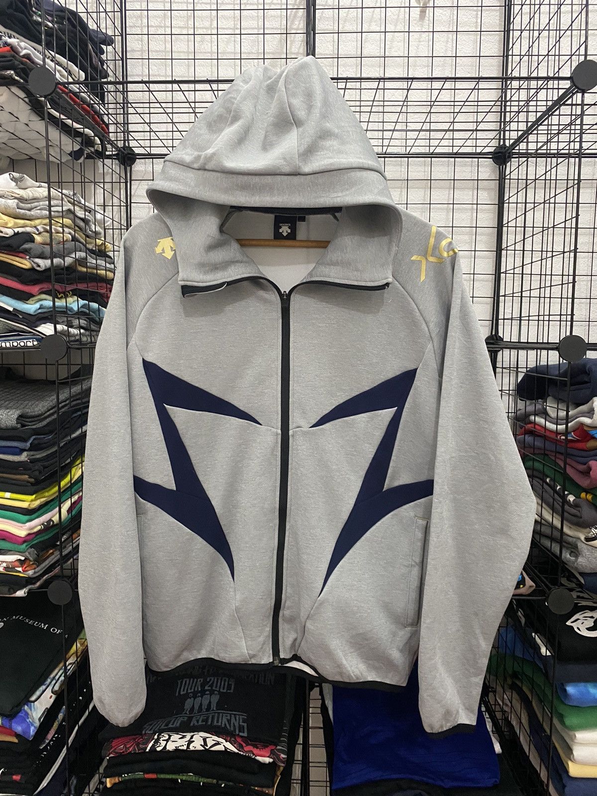 Descente × Sports Specialties × Vintage VINTAGE DECENTE HODDIES SWEATER NICE DESIGNER Size US L / EU 52-54 / 3 - 1 Thumbnail