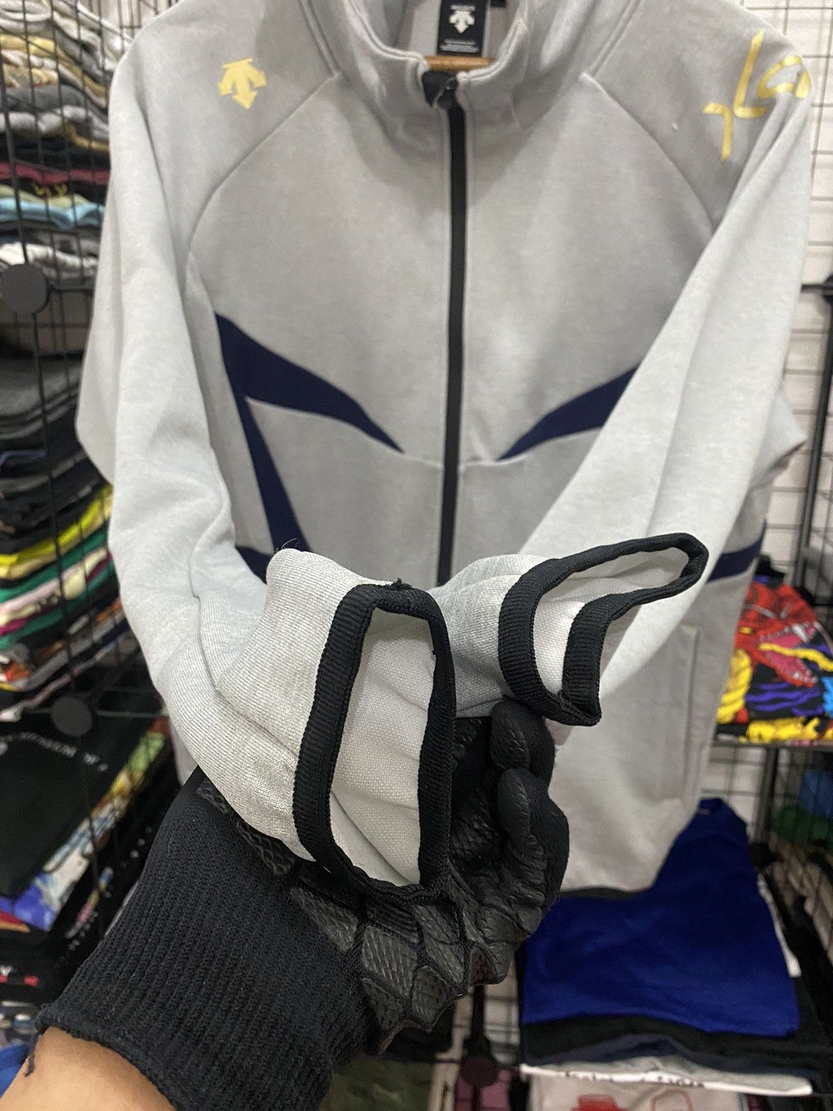 Descente × Sports Specialties × Vintage VINTAGE DECENTE HODDIES SWEATER NICE DESIGNER Size US L / EU 52-54 / 3 - 8 Thumbnail