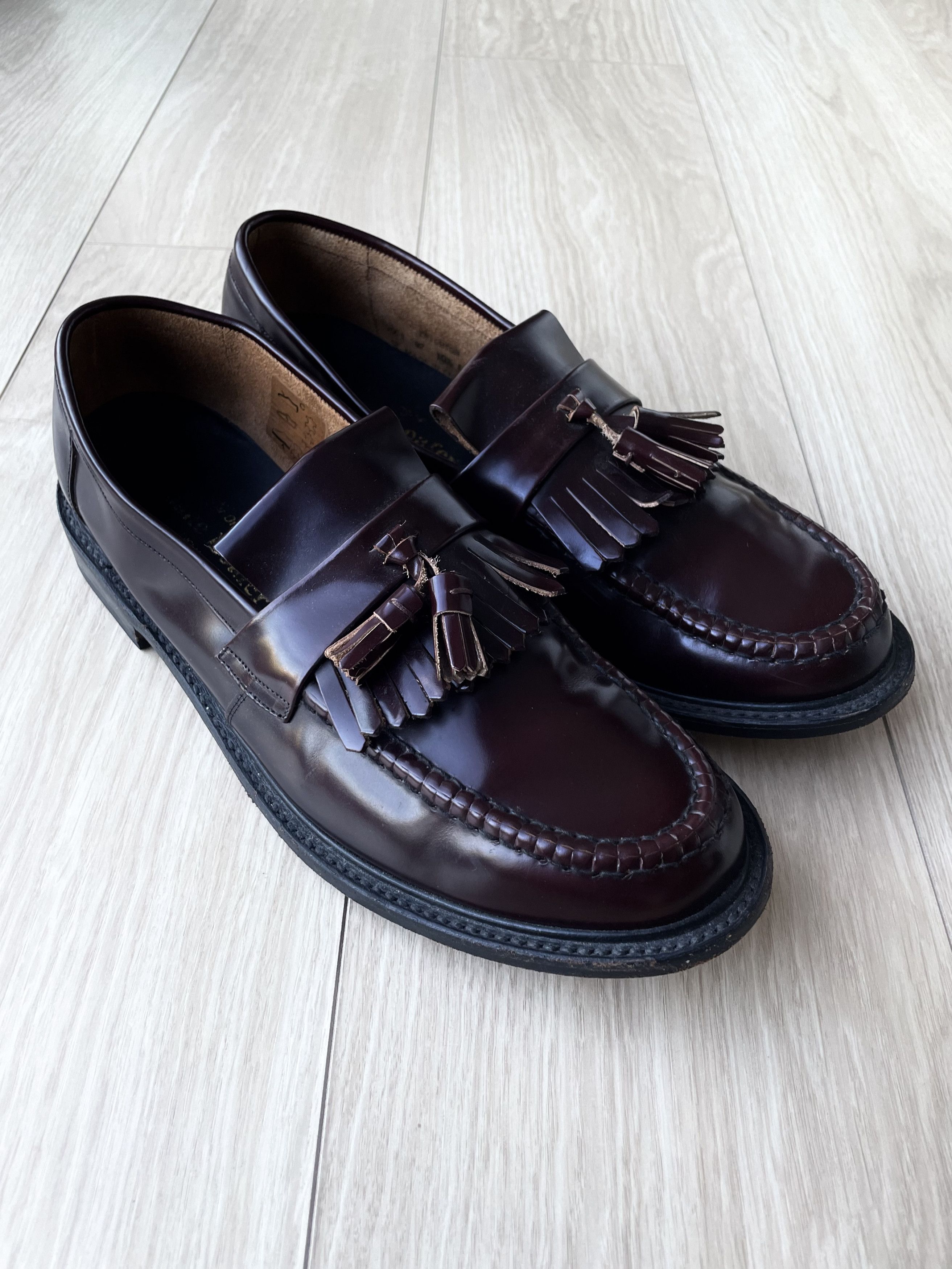 Loake BURGUNDY BOX CALFSKIN LEATHER KILT TASSEL LOAFERS Size US 11 / EU 44 - 1 Thumbnail