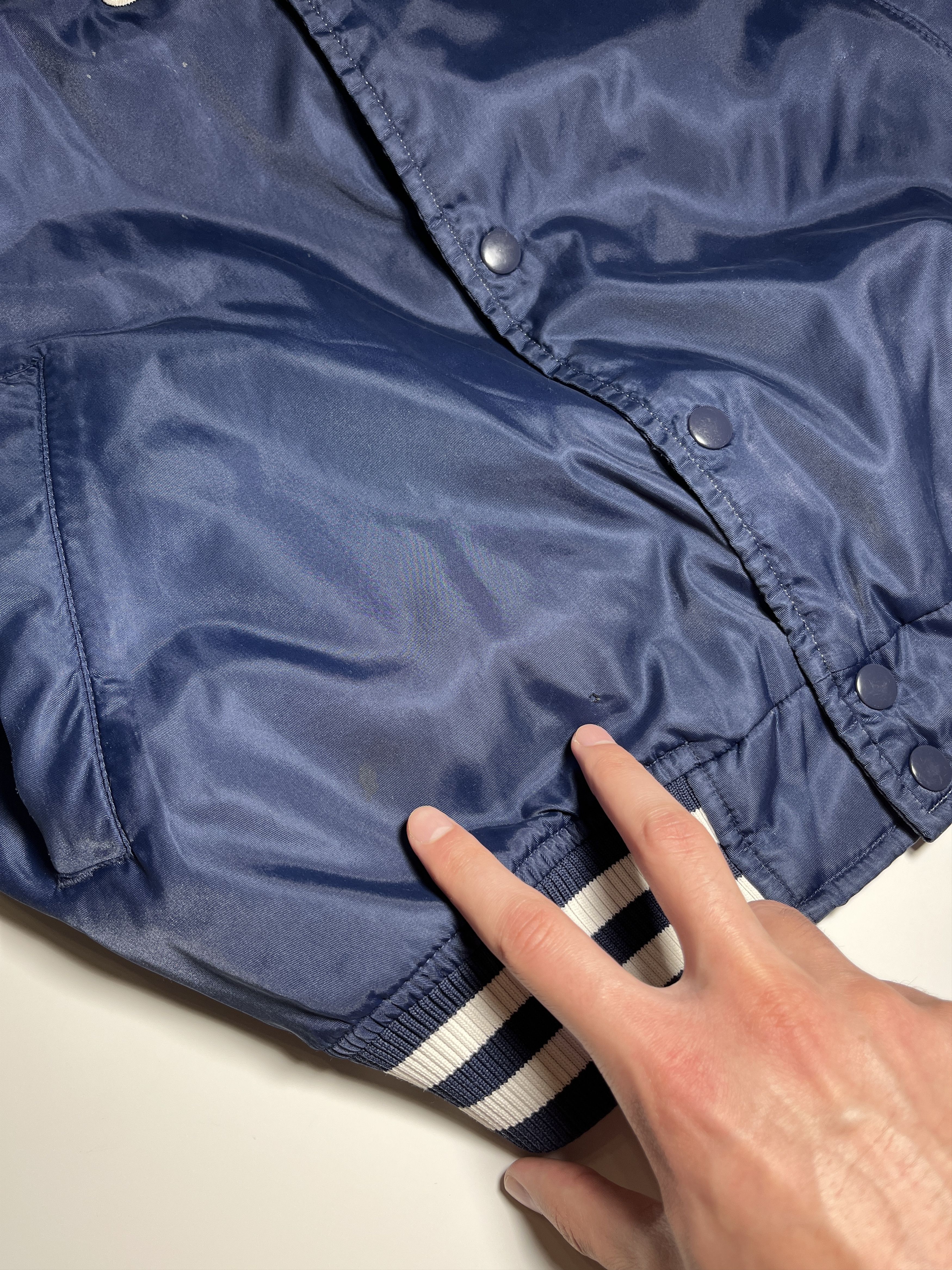 MLB × Majestic × Vintage Vintage Majestic Atlanta Braves Satin Bomber Jacket Size L Size US L / EU 52-54 / 3 - 16 Thumbnail