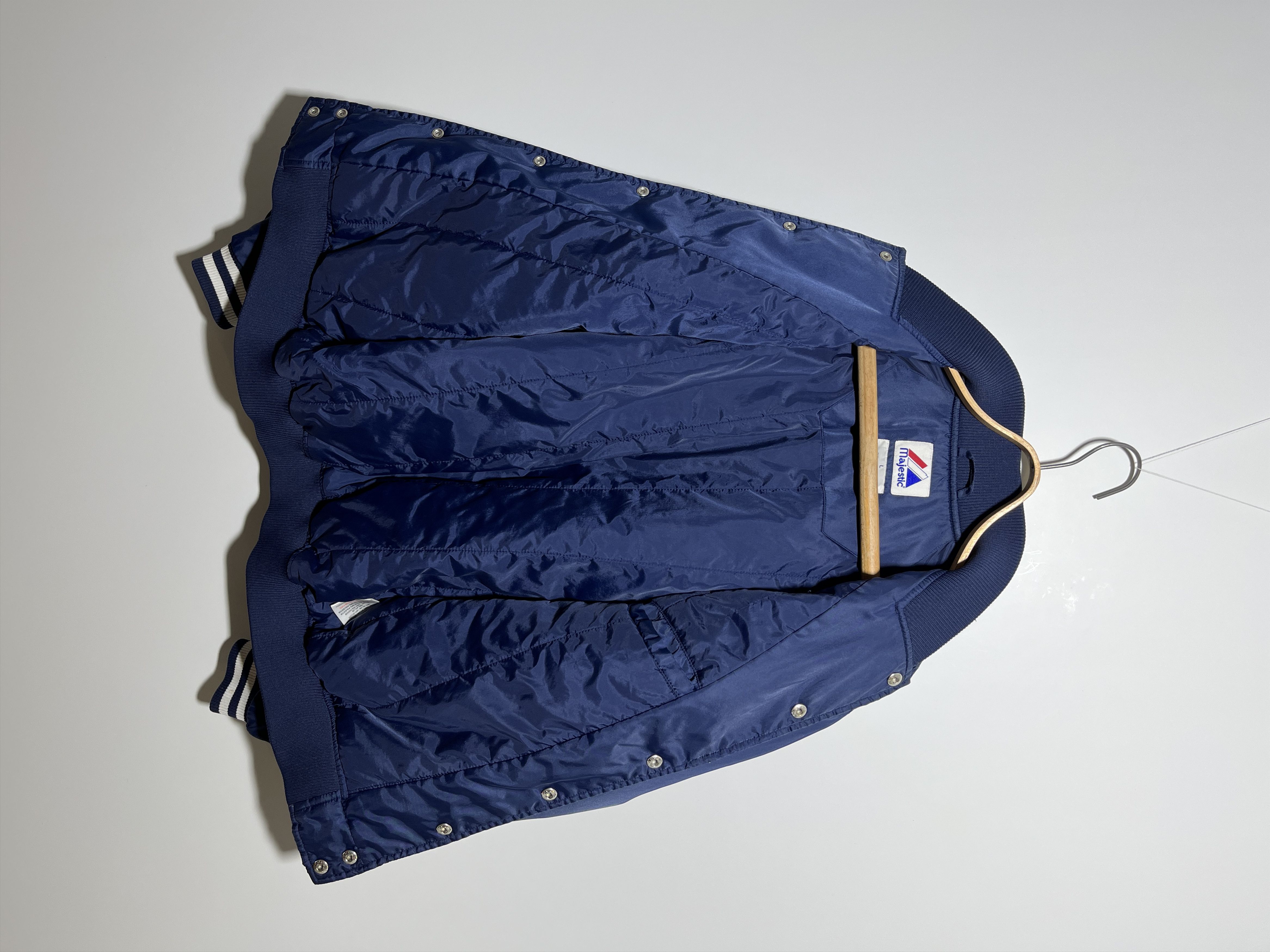 MLB × Majestic × Vintage Vintage Majestic Atlanta Braves Satin Bomber Jacket Size L Size US L / EU 52-54 / 3 - 3 Thumbnail