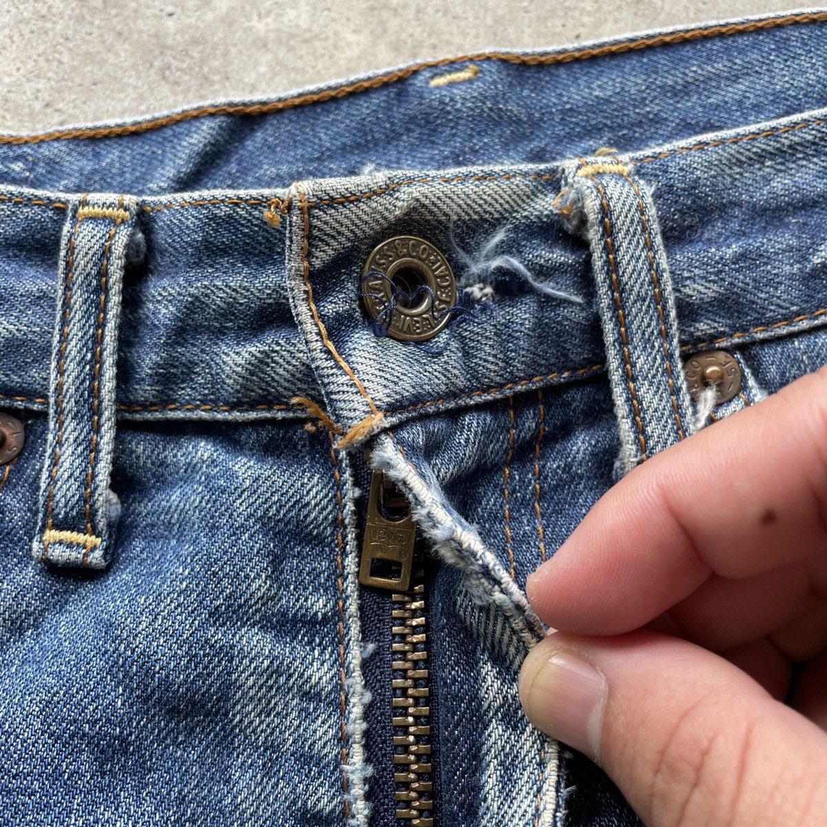 Levi's Vintage Levi’s 504 Faded Distressed Denim Jeans Pants W29 Size US 29 - 5 Thumbnail
