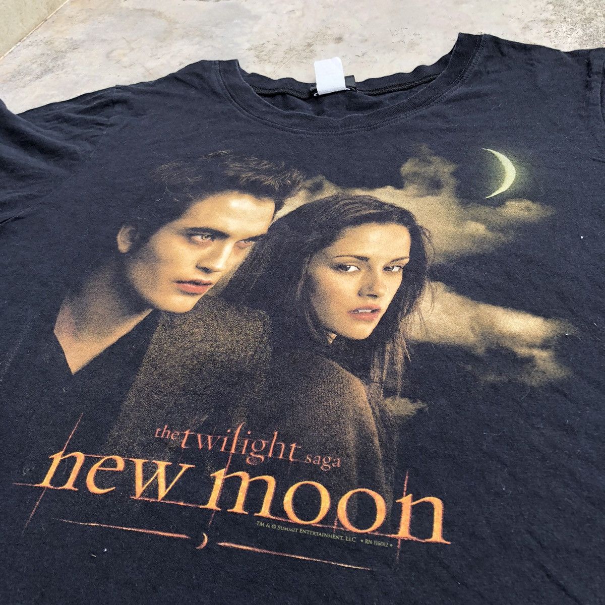 Vintage Vintage Y2K Twilight New Moon Edward Movie Graphic Tee Size US XXL / EU 58 / 5 - 2 Thumbnail