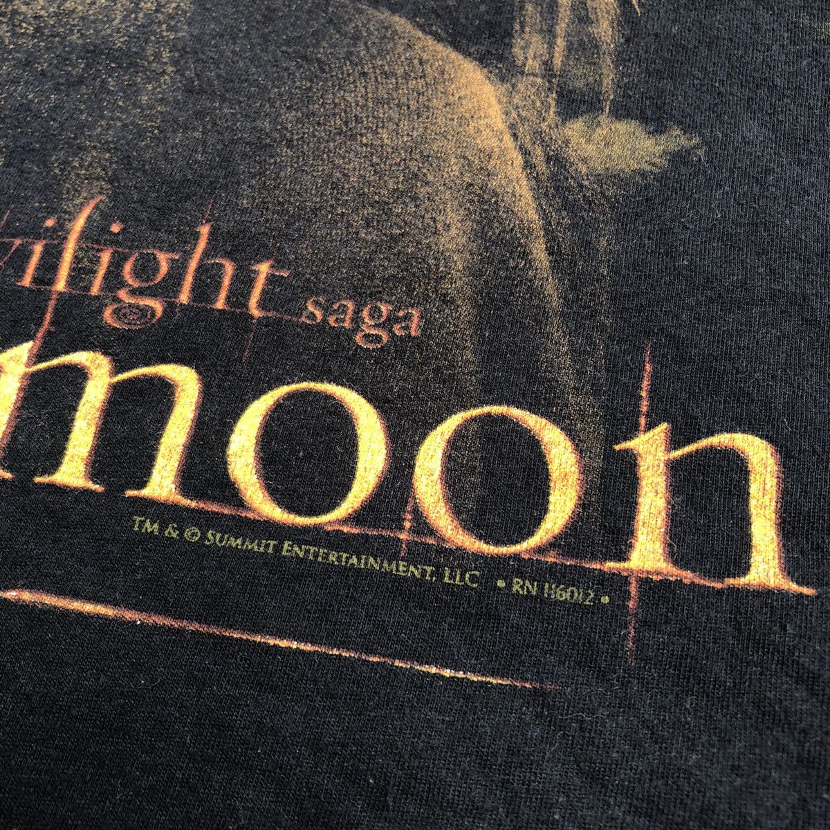 Vintage Vintage Y2K Twilight New Moon Edward Movie Graphic Tee Size US XXL / EU 58 / 5 - 3 Thumbnail