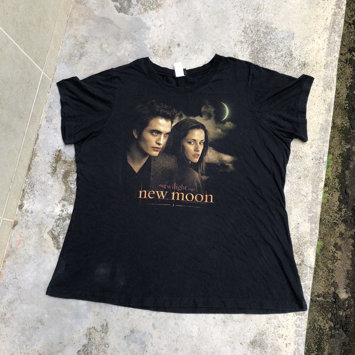 Vintage Vintage Y2K Twilight New Moon Edward Movie Graphic Tee Size US XXL / EU 58 / 5 - 1 Thumbnail