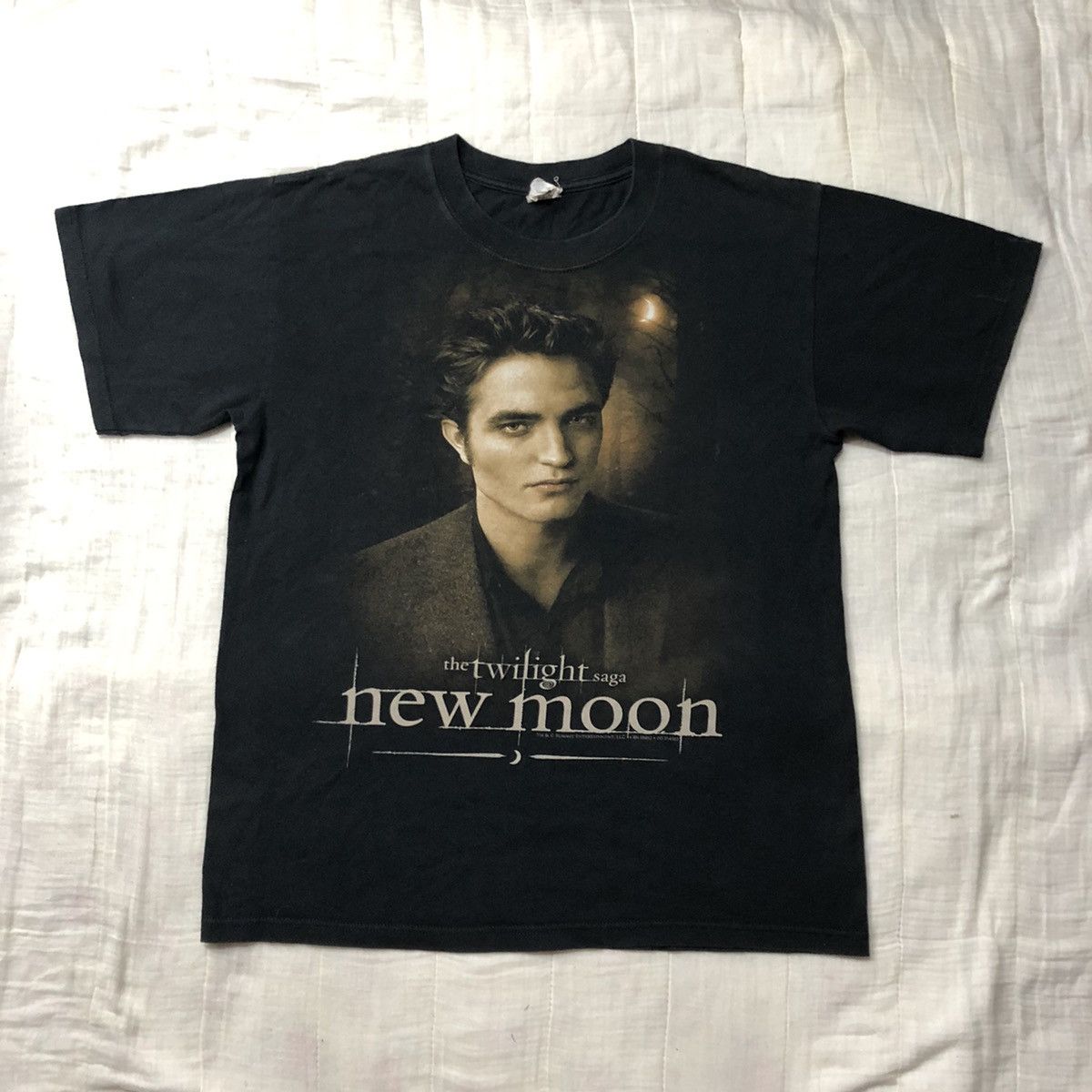 Band Tees Vintage Y2K Twilight New Moon Movie T Shirt Size US M / EU 48-50 / 2 - 2 Thumbnail