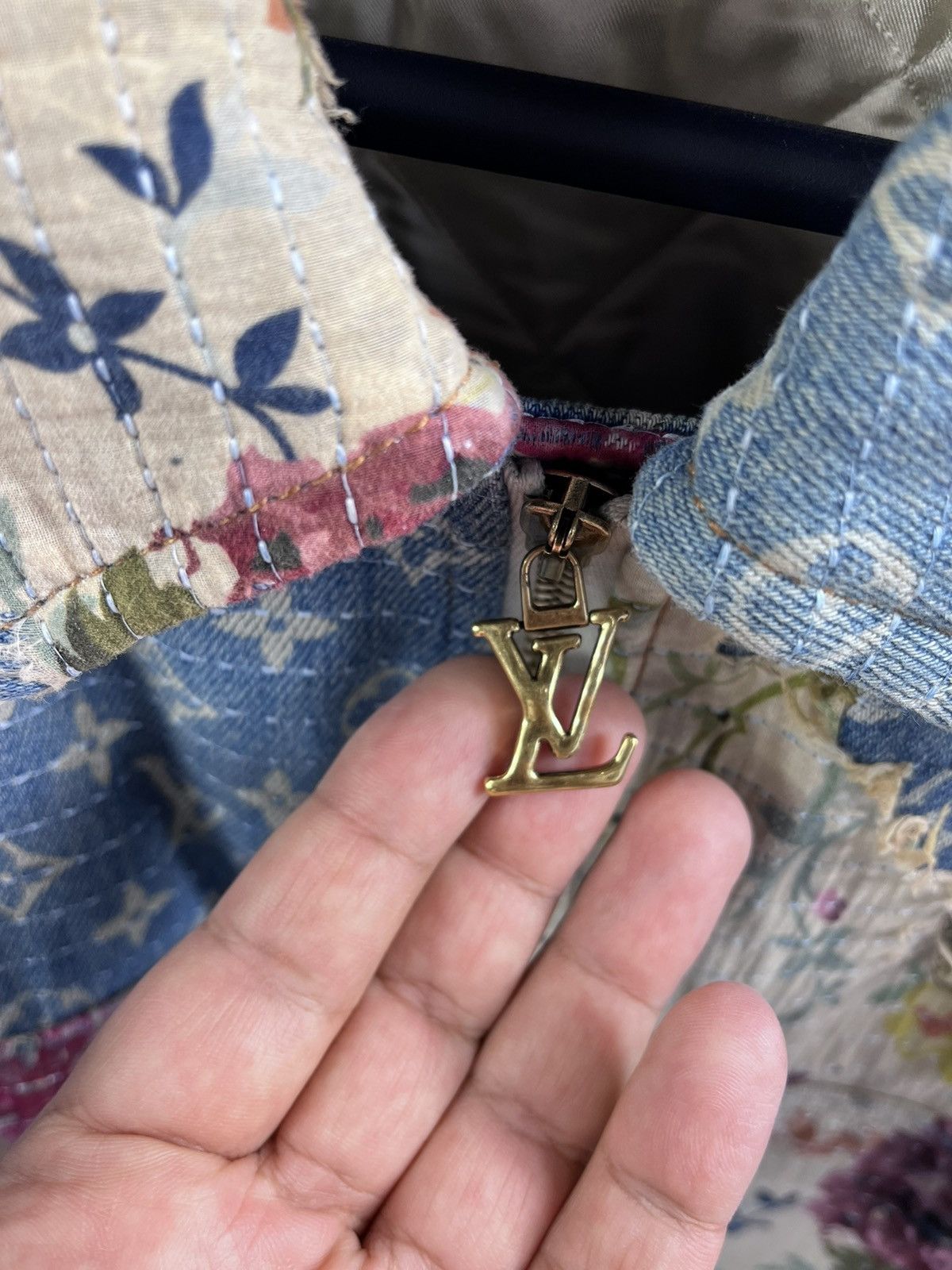 Louis Vuitton Floral Monogram distressed padded denim jacket Size US XXL / EU 58 / 5 - 7 Thumbnail