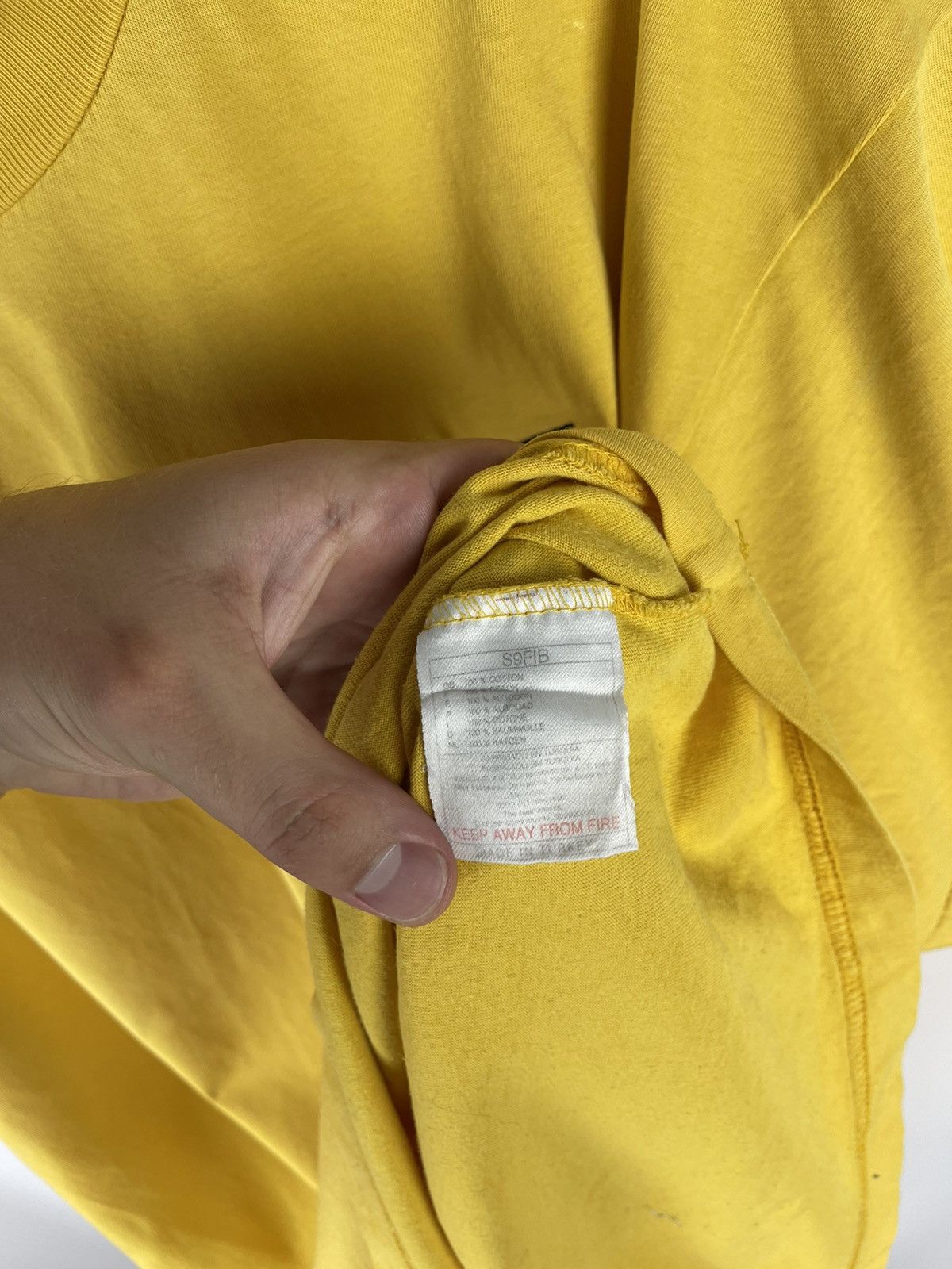 Nike Nike vintage 90s yellow drill embroidered swoosh logo tee Size US L / EU 52-54 / 3 - 10 Thumbnail