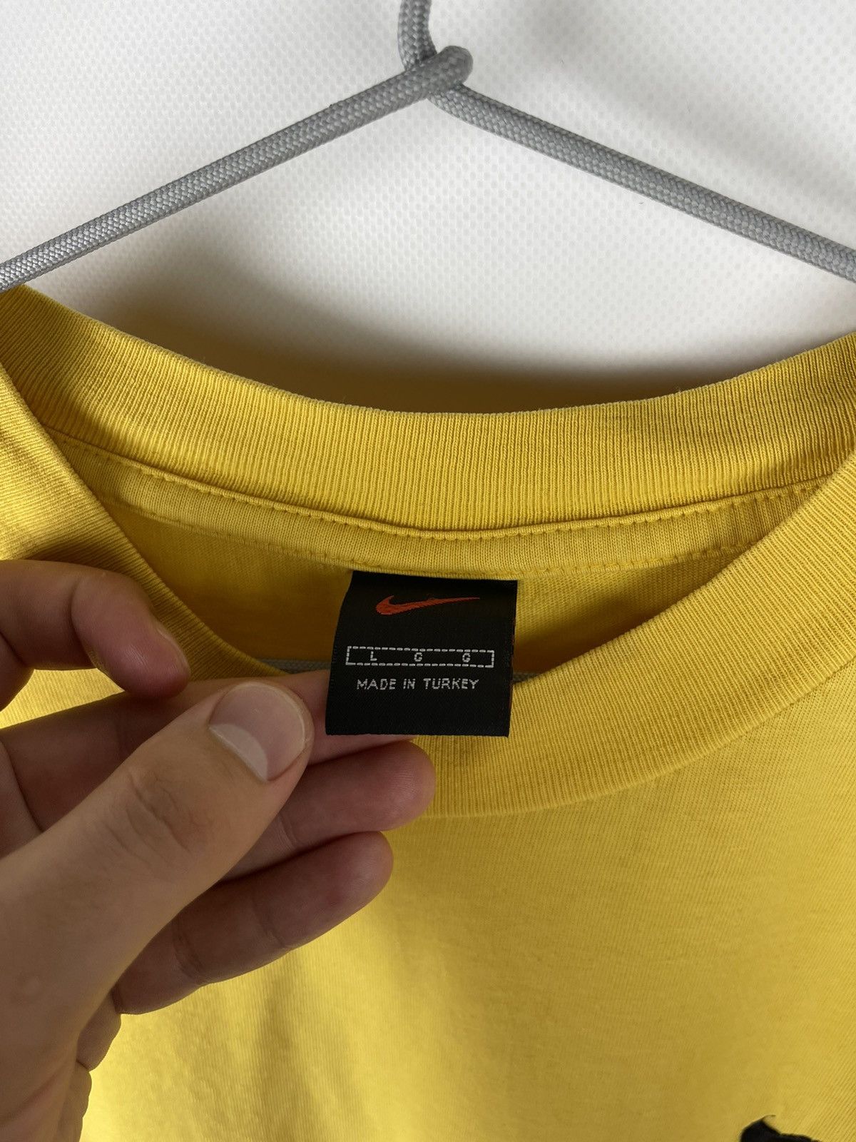 Nike Nike vintage 90s yellow drill embroidered swoosh logo tee Size US L / EU 52-54 / 3 - 9 Thumbnail