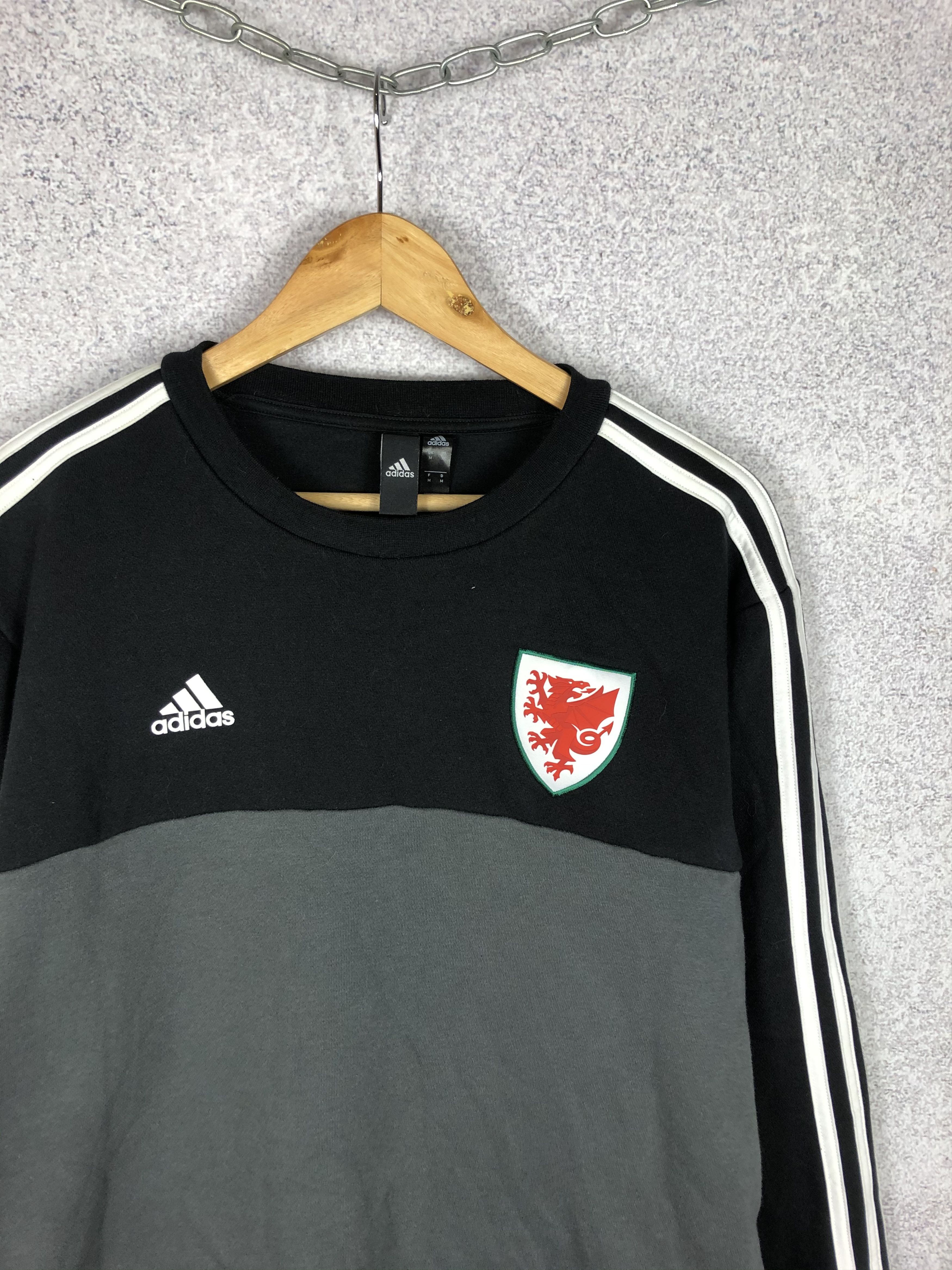 Adidas Vintage Adidas Wales National Team Soccer Sweatshirt Footbal Size US M / EU 48-50 / 2 - 8 Thumbnail