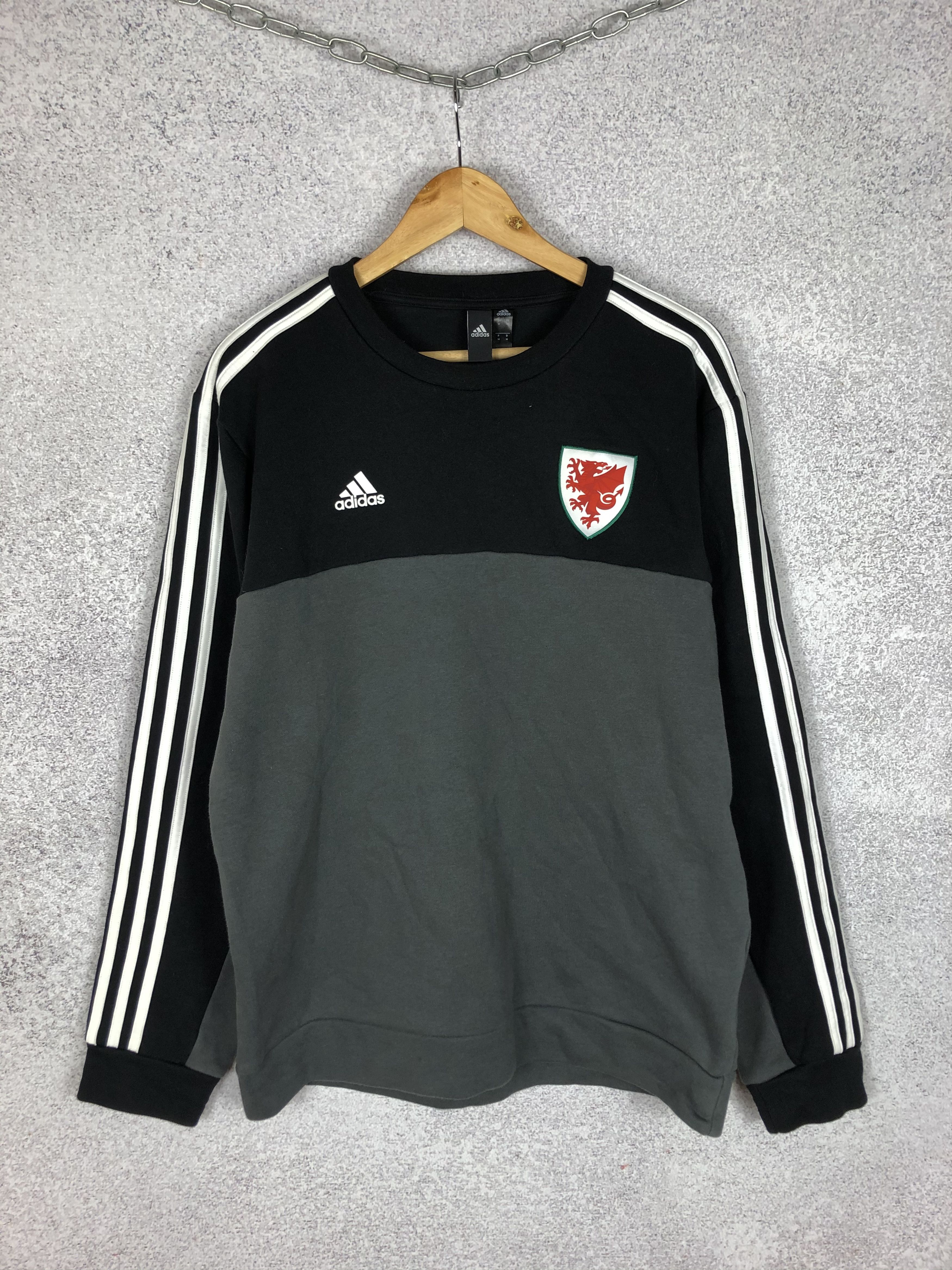 Adidas Vintage Adidas Wales National Team Soccer Sweatshirt Footbal Size US M / EU 48-50 / 2 - 1 Thumbnail