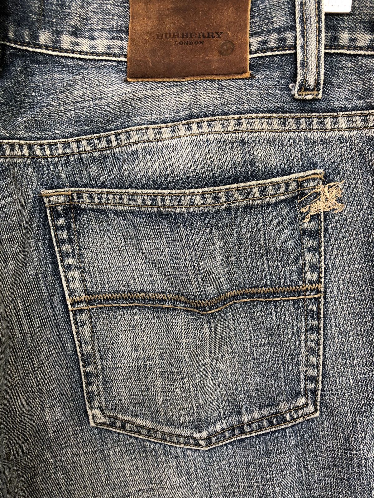 Burberry Burberry London 🏴󠁧󠁢󠁥󠁮󠁧󠁿 ™️ Leather Patch O/S Denim Size US 36 / EU 52 - 7 Thumbnail