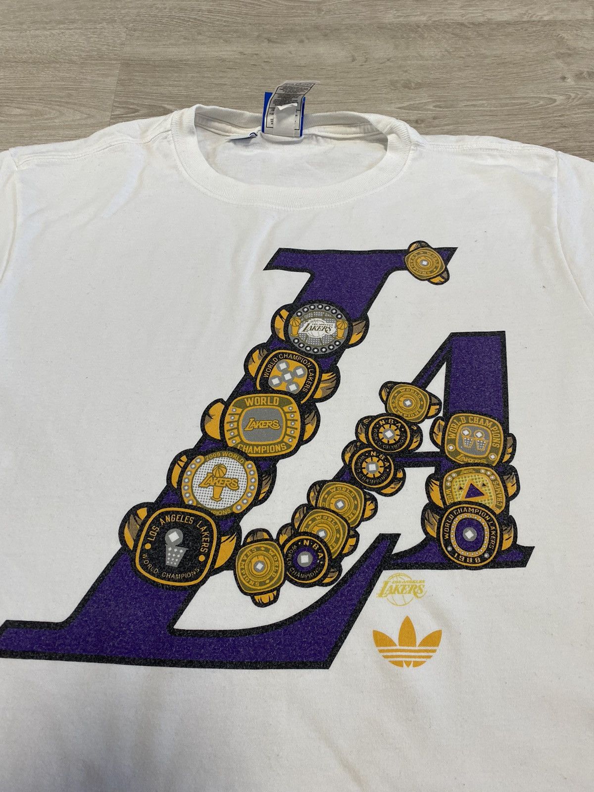 Adidas Adidas NBA T shirt LA Lakers champion big logo sz L Size US L / EU 52-54 / 3 - 3 Thumbnail