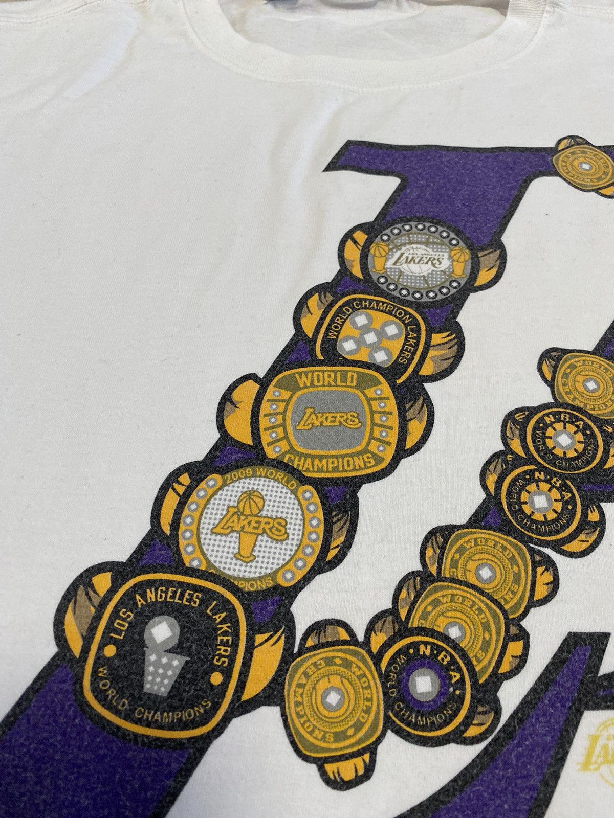 Adidas Adidas NBA T shirt LA Lakers champion big logo sz L Size US L / EU 52-54 / 3 - 4 Thumbnail