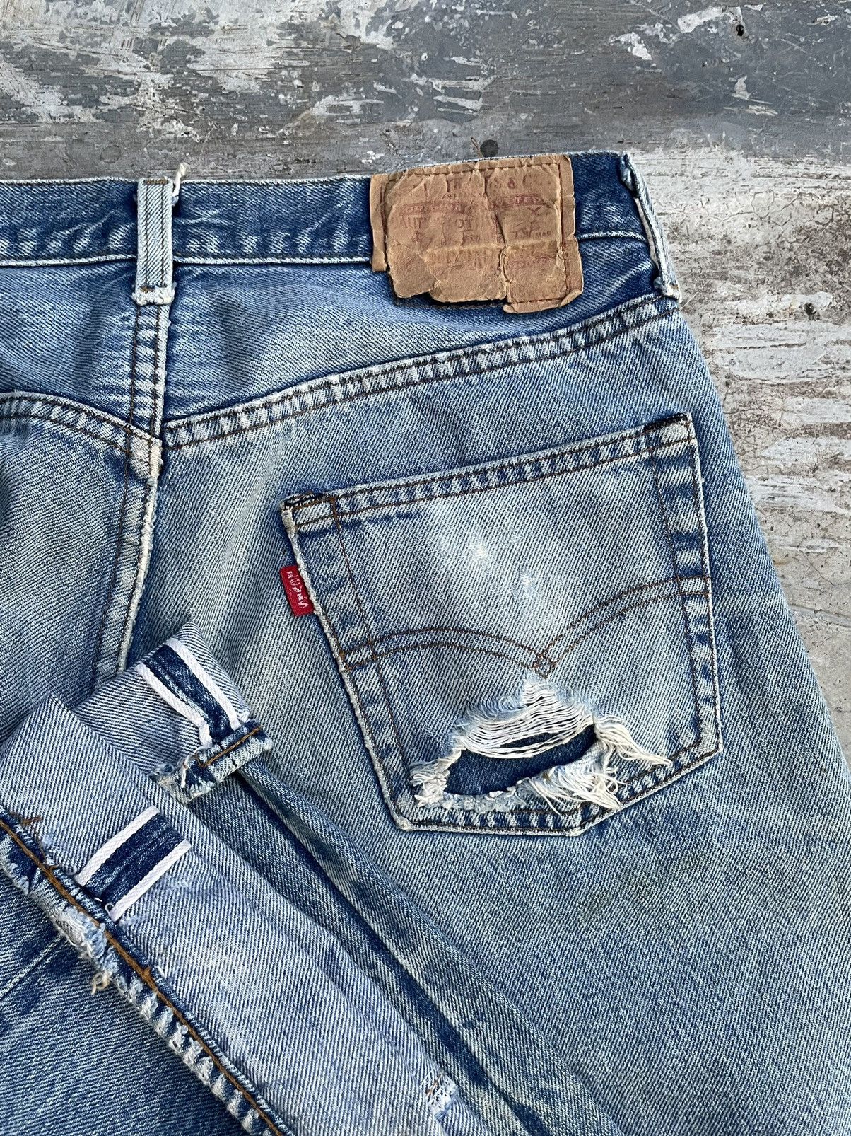 Levi's Vintage Levis 501e Redline 1983 USA Aging Distressed Size US 31 - 11 Thumbnail
