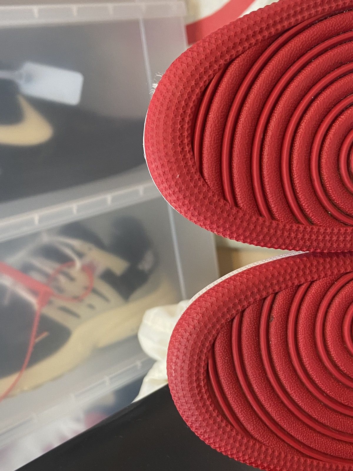 Jordan Brand Jordan 1 Low SE Red Quilt GS Size US 6 / EU 39 - 11 Thumbnail