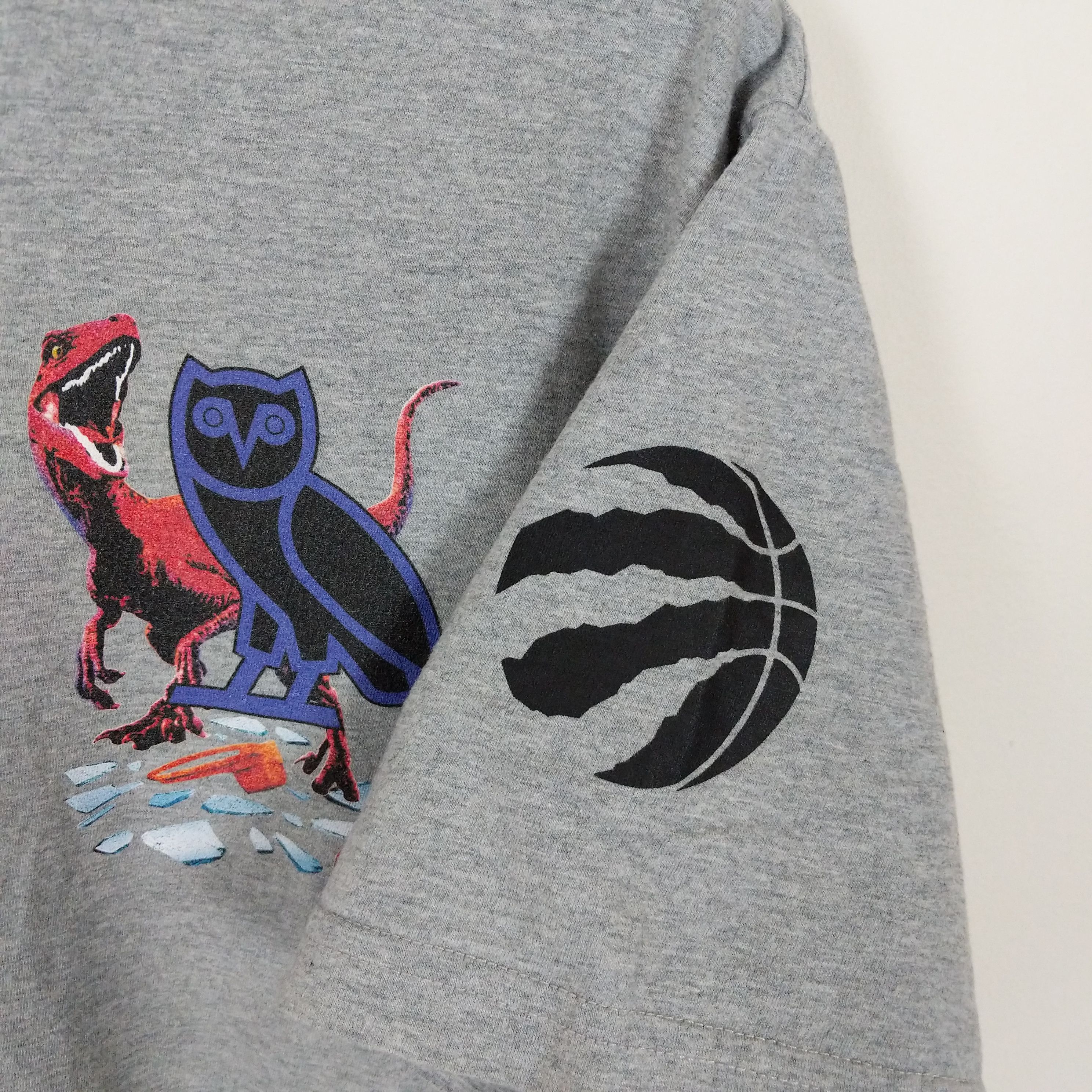 NBA × October's Very Own OVO Jurassic Park Toronto Raptors Shattered Backboard Tee Size US M / EU 48-50 / 2 - 4 Thumbnail