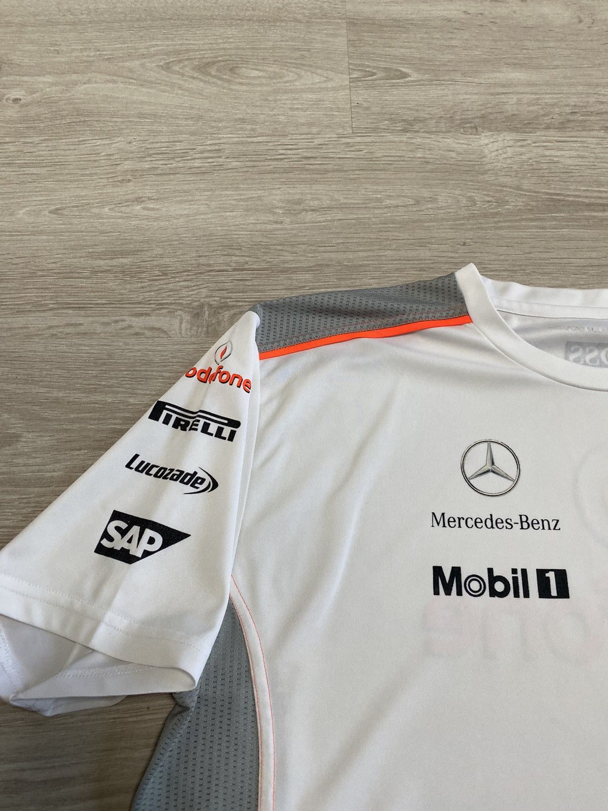 Formula 1 Jersey Mercedes Benz Formula 1 sz XL Vodafone Size US XL / EU 56 / 4 - 3 Thumbnail