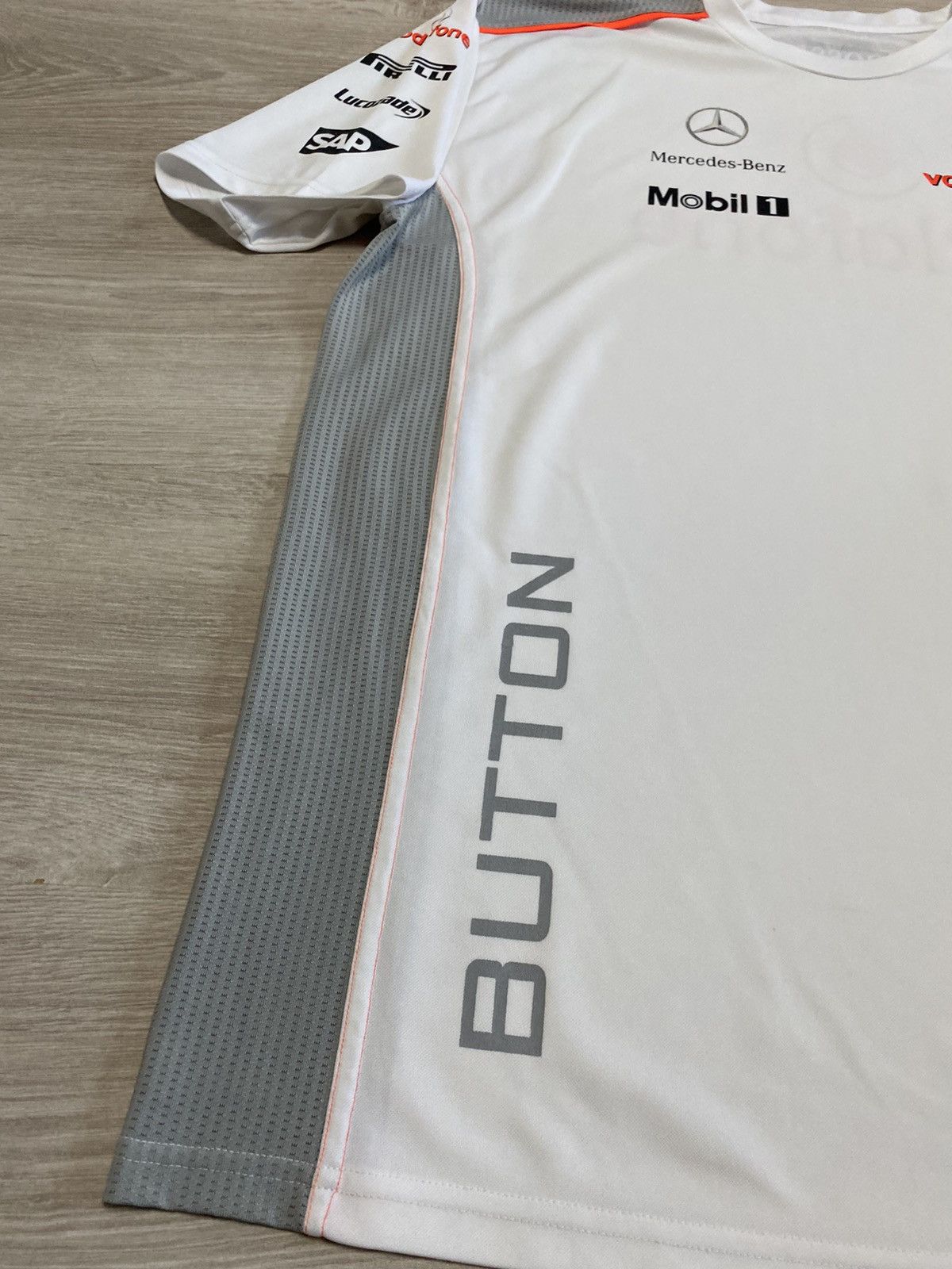 Formula 1 Jersey Mercedes Benz Formula 1 sz XL Vodafone Size US XL / EU 56 / 4 - 5 Thumbnail