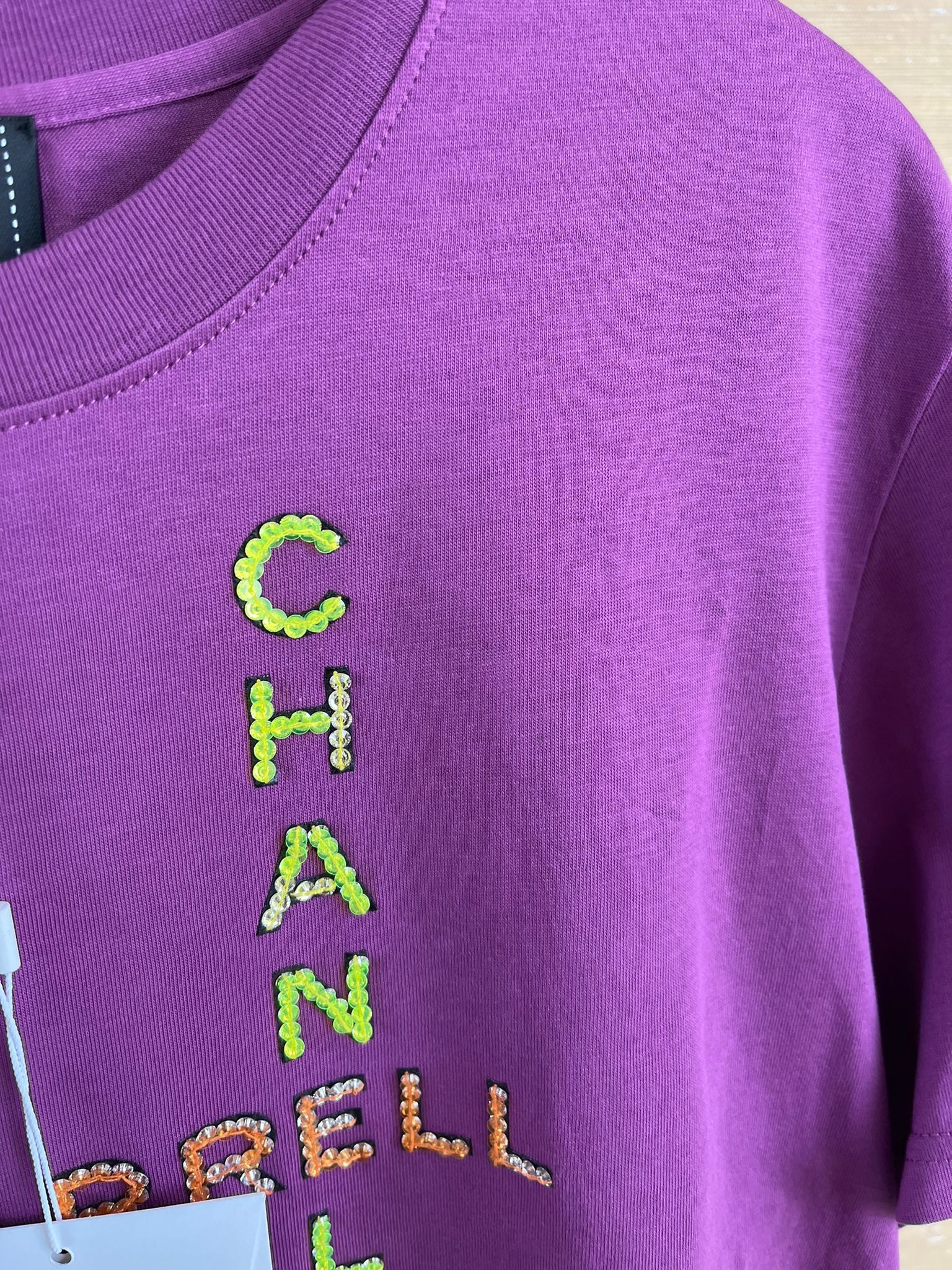 Chanel o1rshd1 Chanel x Pharrell Coco Chanel Logo T-Shirt in Purple Size M / US 6-8 / IT 42-44 - 5 Thumbnail
