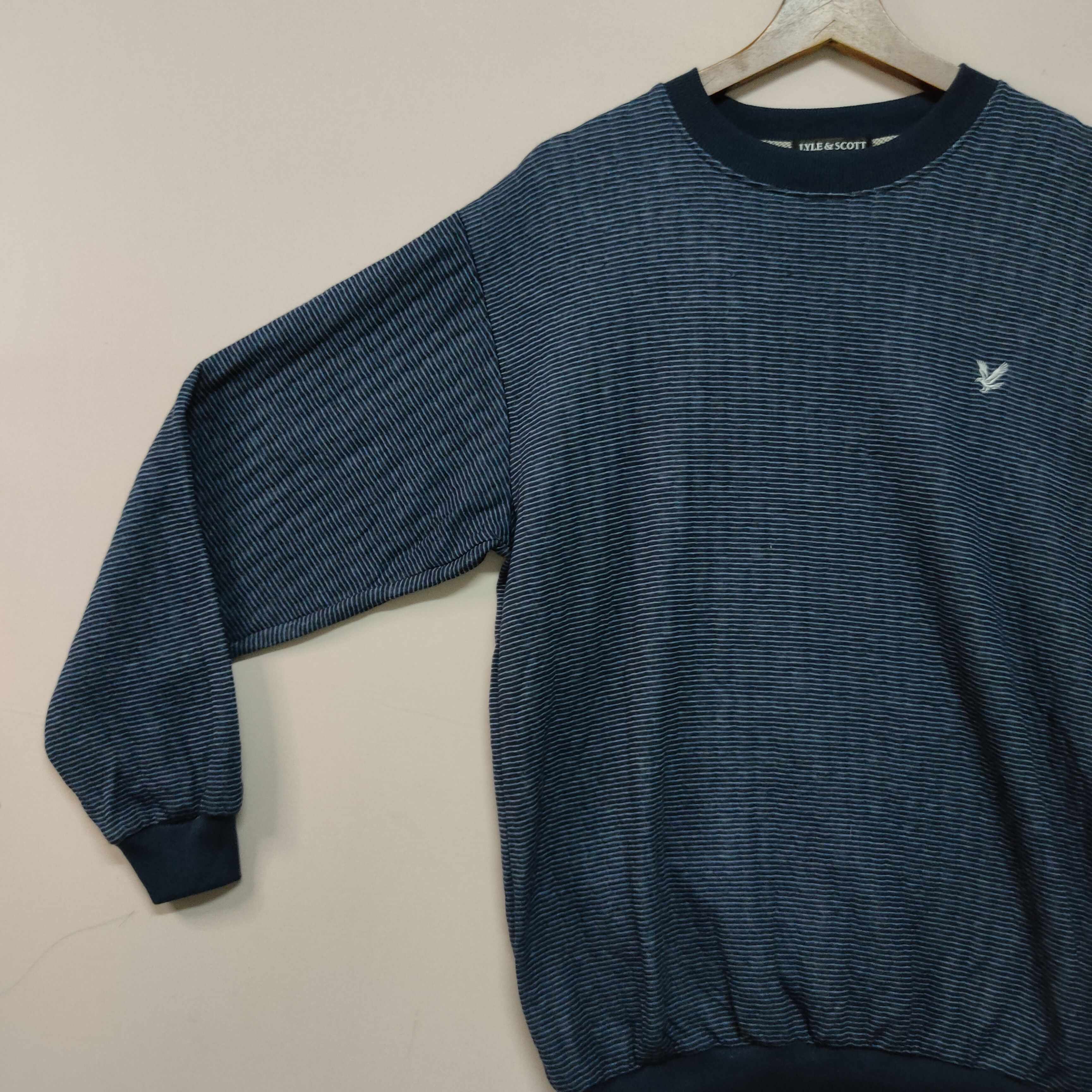 Lyle & Scott × Vintage VINTAGE LYLE & SCOTT EMBROIDERY SMALL LOGO SWEATSHIRT Size US L / EU 52-54 / 3 - 5 Thumbnail
