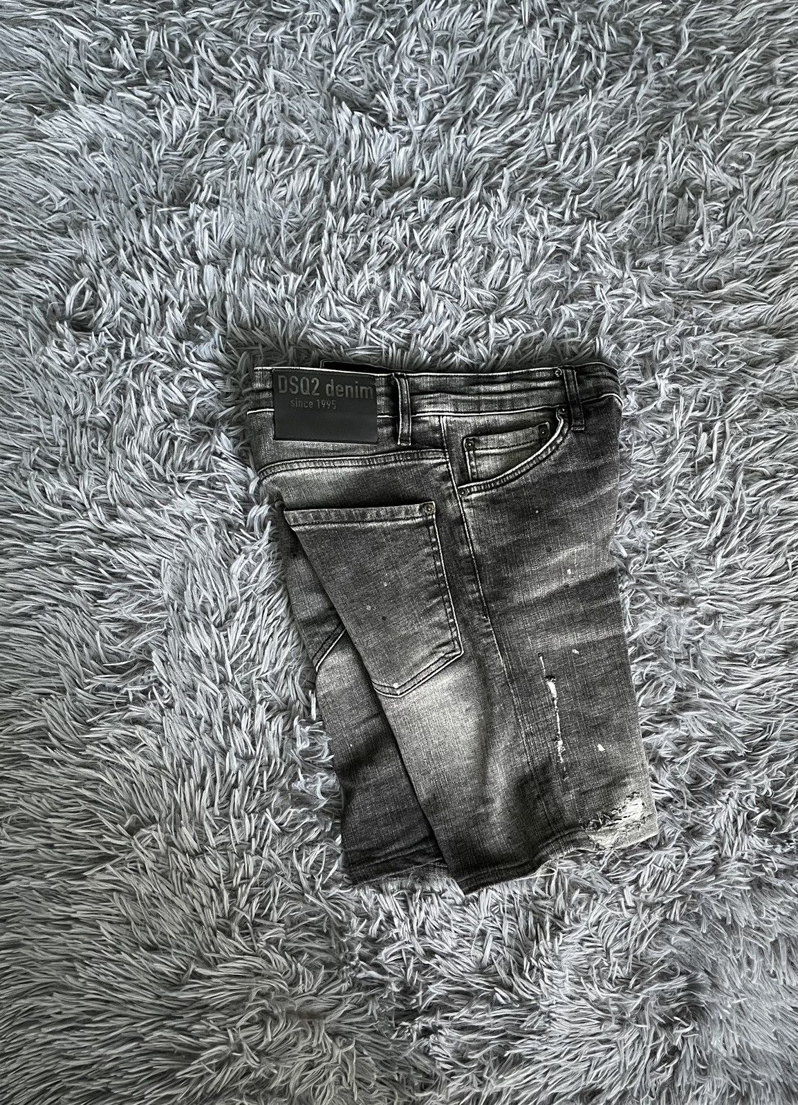 Dsquared2 Dsquared2 graphite black faded denim shorts Size US 33 - 2 Thumbnail