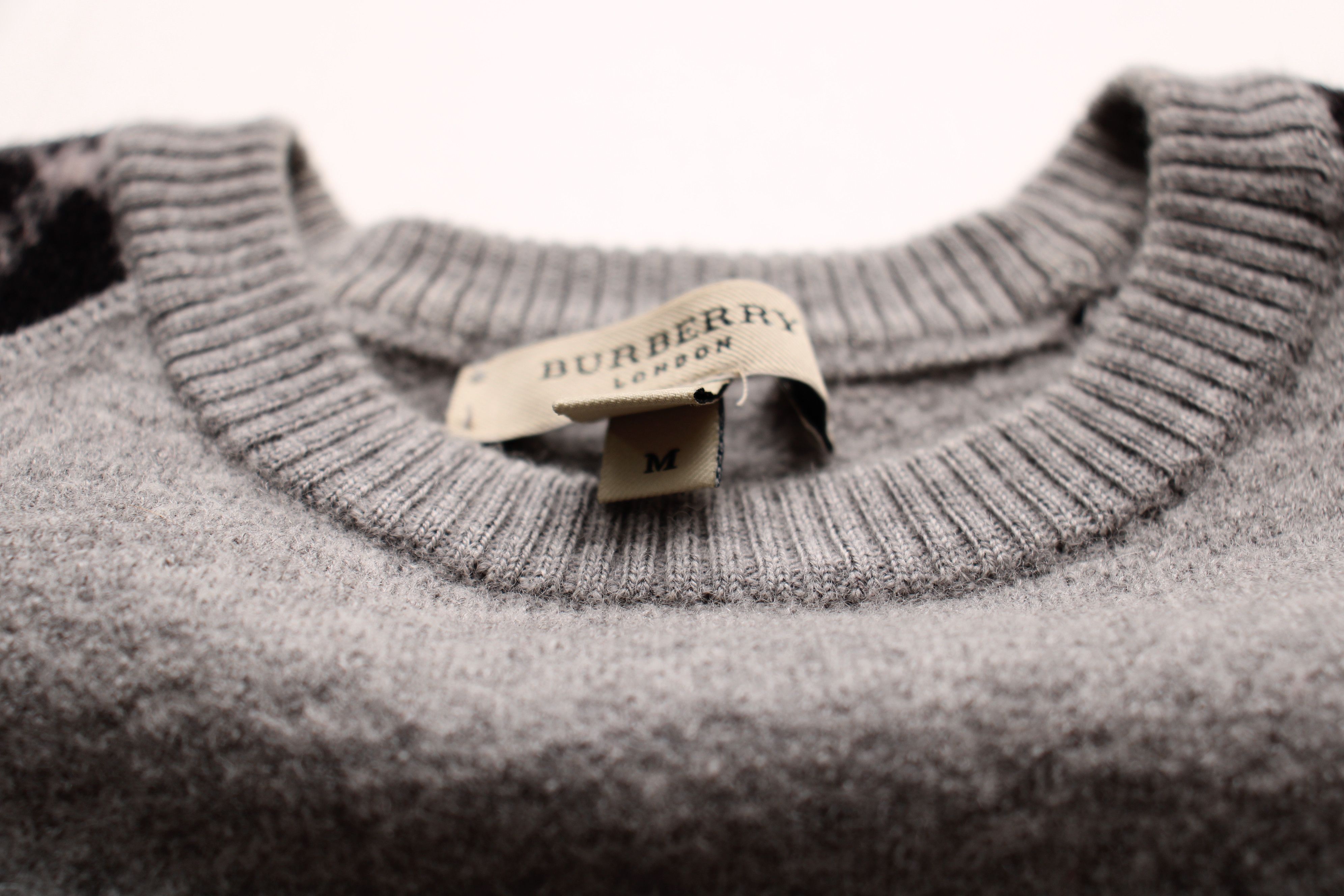 Burberry Burberry Sweater Nova Check Shoulder Wool Crew neck Gray Size M / US 6-8 / IT 42-44 - 7 Thumbnail