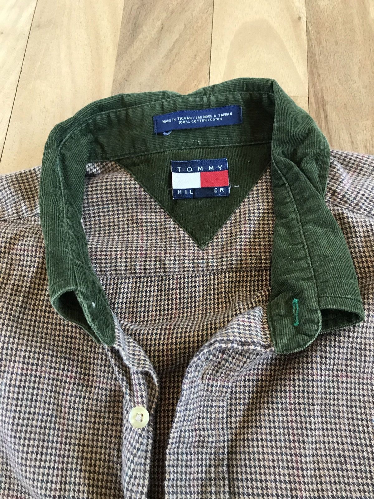 Tommy Hilfiger × Vintage Vintage Tommy Hilfiger Brown/Green Button Up Shirt Size US XL / EU 56 / 4 - 3 Thumbnail