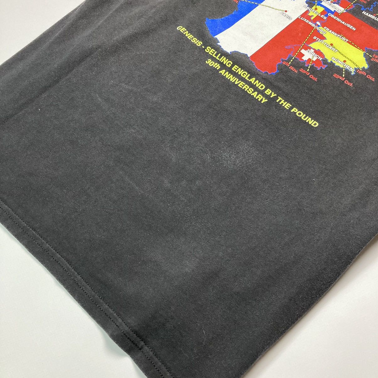 Vintage Genesis 00s Faded Musical Box T Shirt Vintage USA Y2k Size US L / EU 52-54 / 3 - 6 Thumbnail