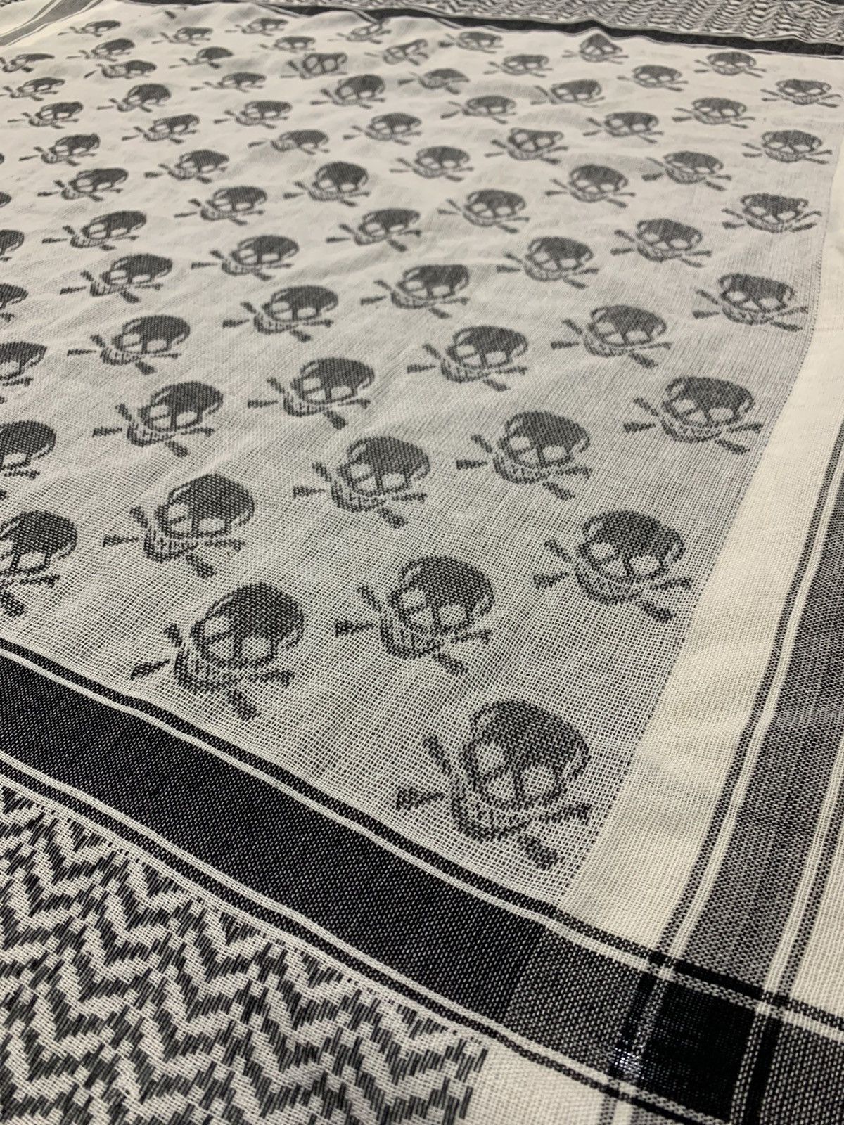 Other SKULLS MOTIVE FULL PRINT KEFFIYEH SHEMAGH ARABIC STYLE Size ONE SIZE - 4 Thumbnail