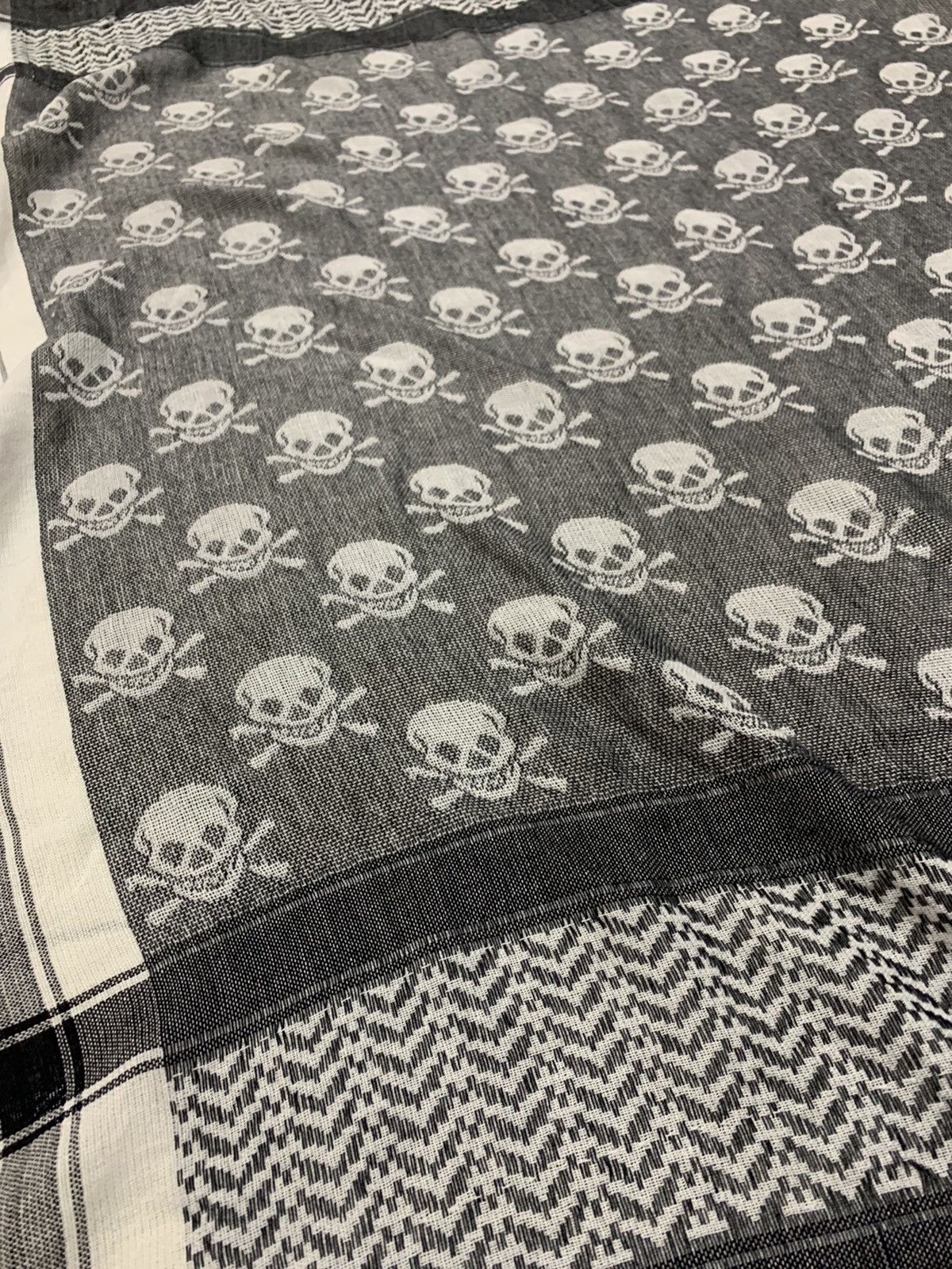 Other SKULLS MOTIVE FULL PRINT KEFFIYEH SHEMAGH ARABIC STYLE Size ONE SIZE - 7 Thumbnail