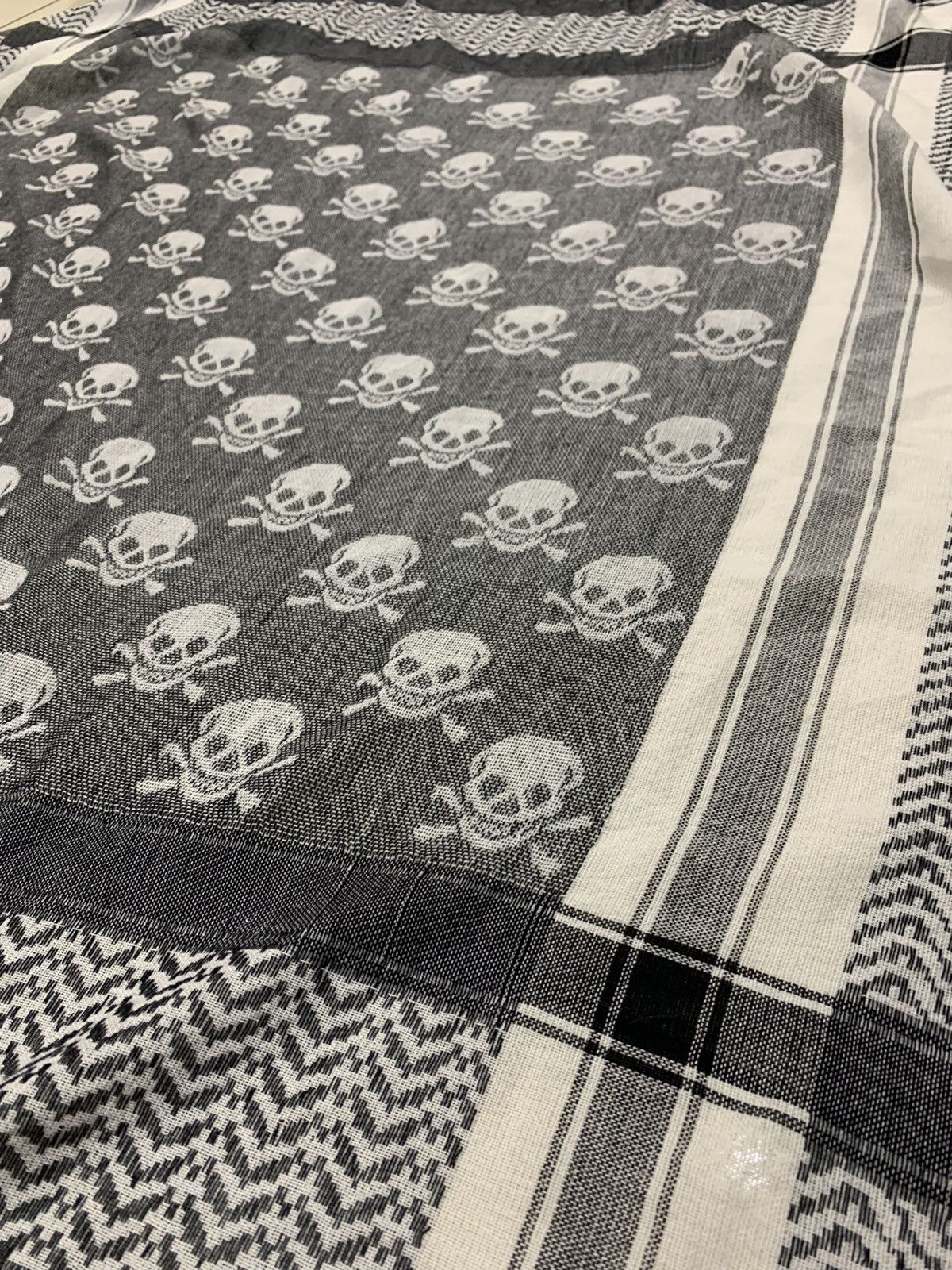 Other SKULLS MOTIVE FULL PRINT KEFFIYEH SHEMAGH ARABIC STYLE Size ONE SIZE - 6 Thumbnail