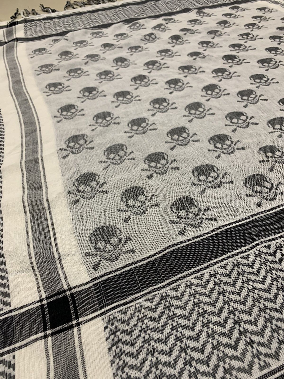 Other SKULLS MOTIVE FULL PRINT KEFFIYEH SHEMAGH ARABIC STYLE Size ONE SIZE - 5 Thumbnail