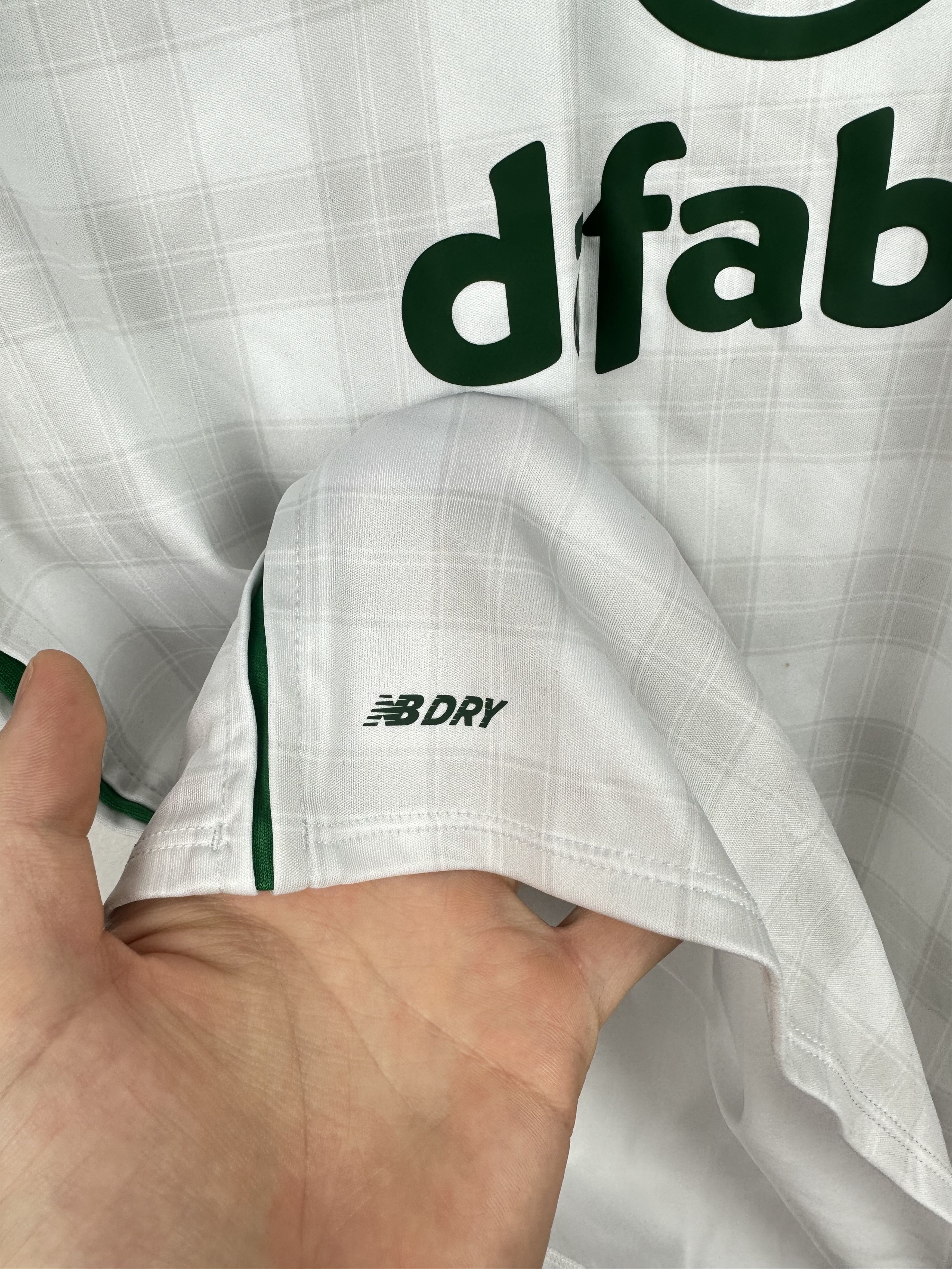New Balance Celtic football shirt Soccer Jersey Rare Y2K Hype Tee Size US M / EU 48-50 / 2 - 6 Thumbnail