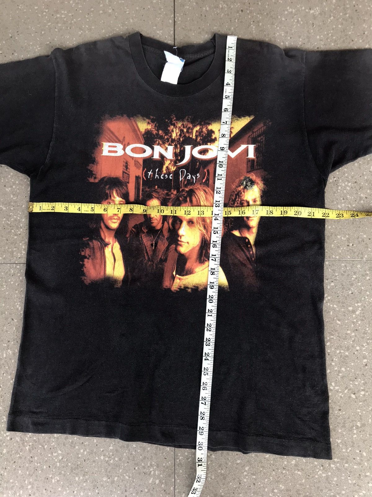 Bon Jovi Vintage 90s Bon Jovi Tshirt Album Concert Tee Size US L / EU 52-54 / 3 - 9 Thumbnail