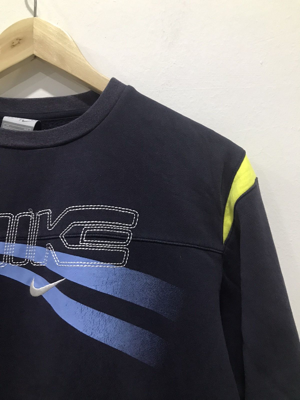 Nike Nike Embroidered swoosh Crewneck sweatshirt Size US S / EU 44-46 / 1 - 4 Thumbnail