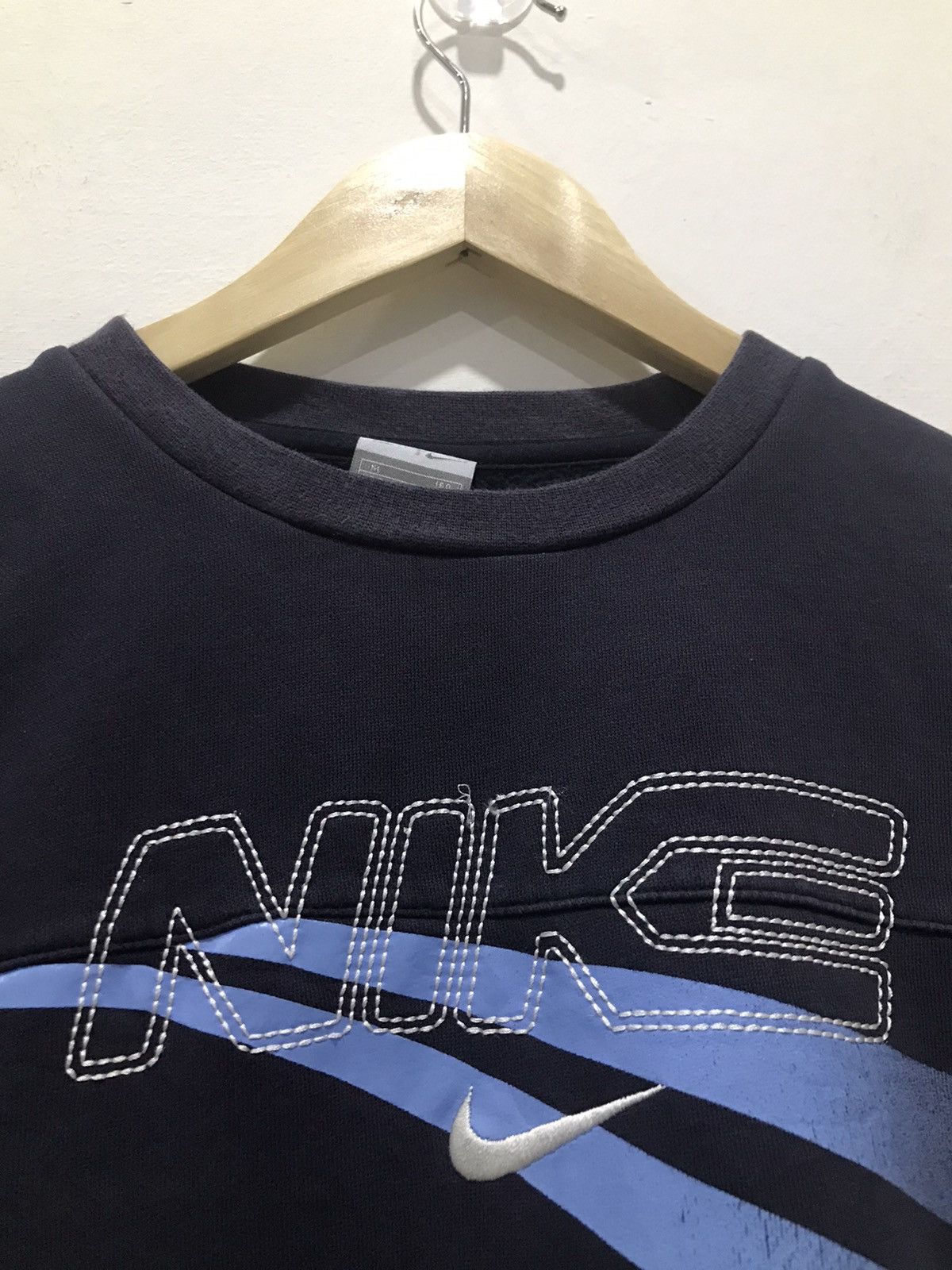 Nike Nike Embroidered swoosh Crewneck sweatshirt Size US S / EU 44-46 / 1 - 6 Thumbnail