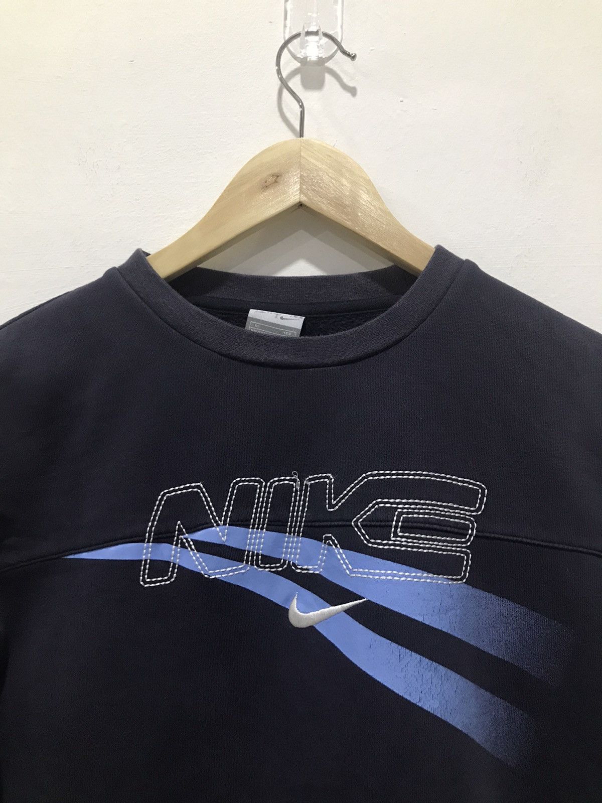 Nike Nike Embroidered swoosh Crewneck sweatshirt Size US S / EU 44-46 / 1 - 3 Thumbnail