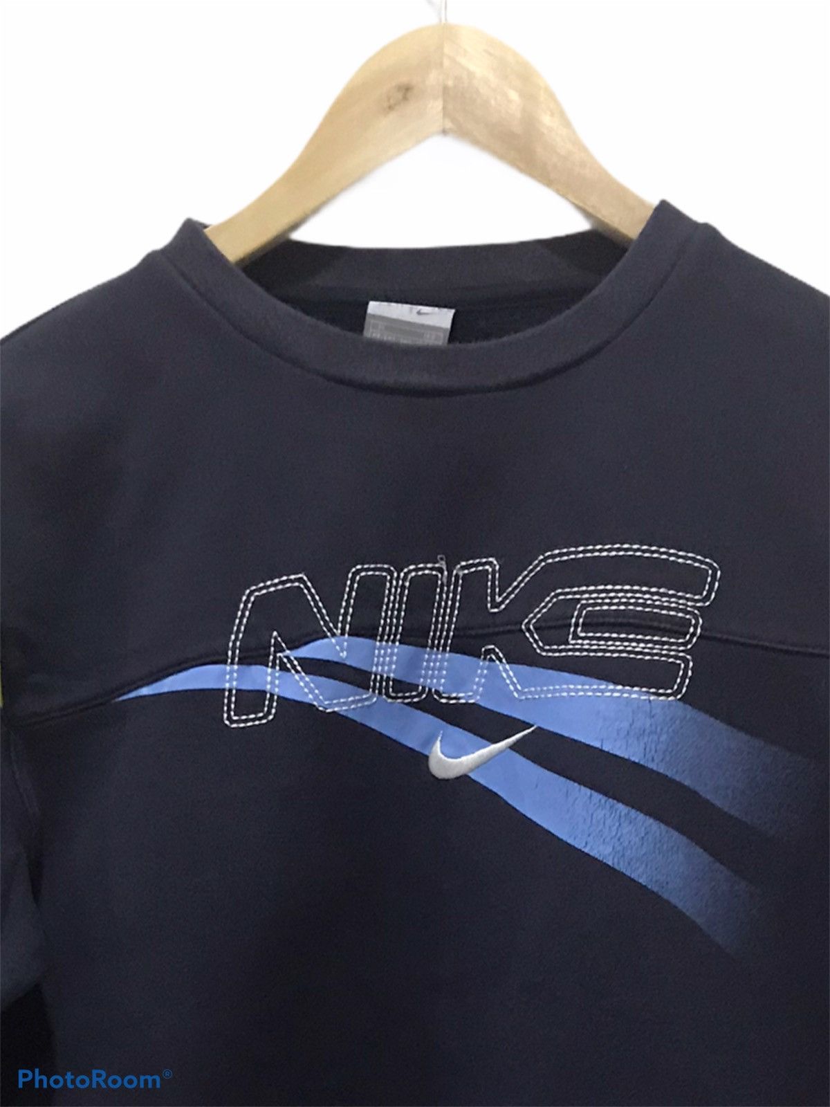 Nike Nike Embroidered swoosh Crewneck sweatshirt Size US S / EU 44-46 / 1 - 2 Thumbnail