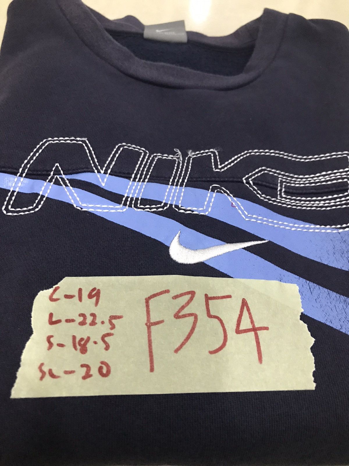 Nike Nike Embroidered swoosh Crewneck sweatshirt Size US S / EU 44-46 / 1 - 15 Thumbnail