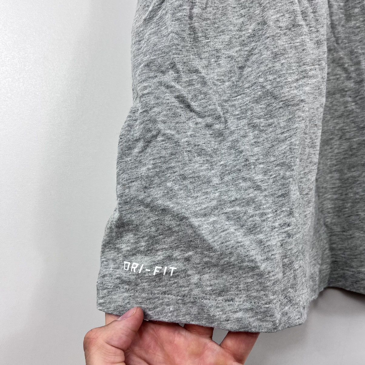 Nike Nike T-Shirt Lion Embroidery Small Logo Grey Size XL Size US XL / EU 56 / 4 - 5 Thumbnail