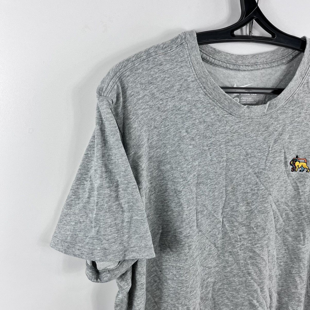 Nike Nike T-Shirt Lion Embroidery Small Logo Grey Size XL Size US XL / EU 56 / 4 - 2 Thumbnail