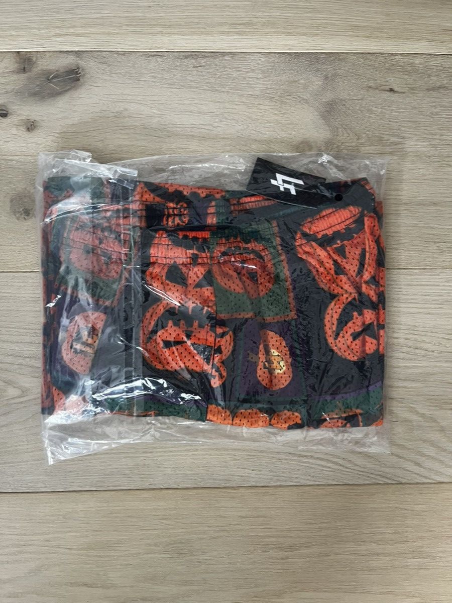 Lost Enterprises Lost Files Pumpkin Pattern Halloween Shorts Size US 32 / EU 48 - 3 Thumbnail