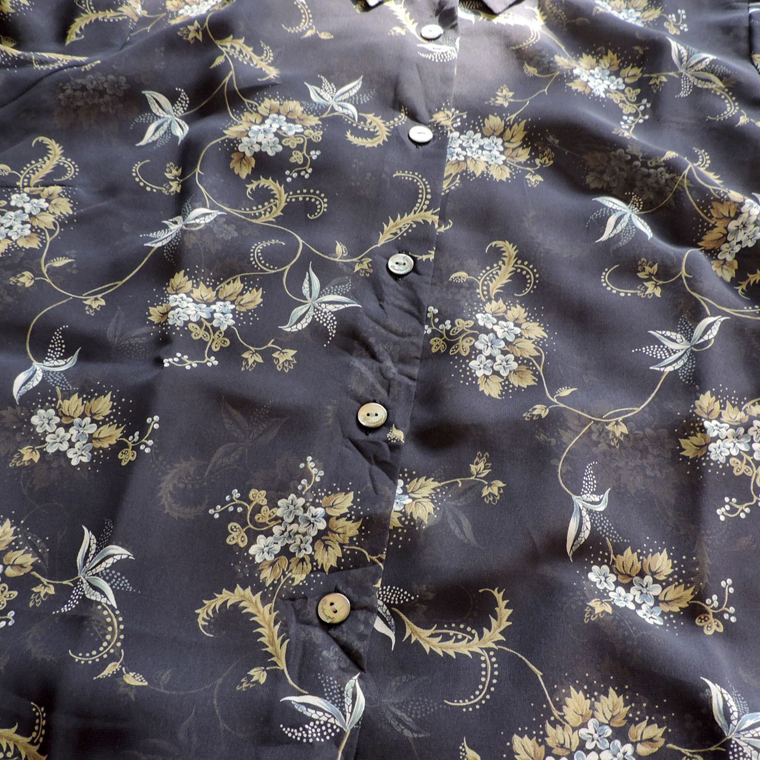 Burberry Burberry's Flowers Long Sleeve Shirt Size L / US 10 / IT 46 - 7 Thumbnail