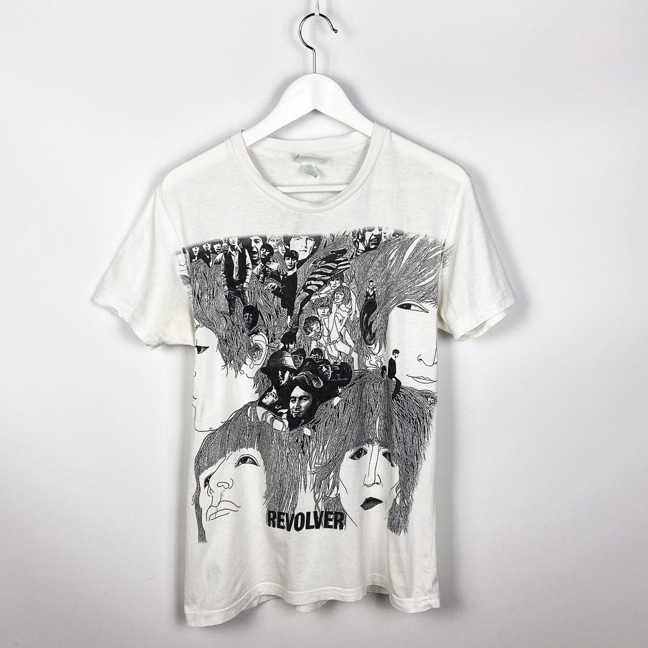Band Tees Vintage 00s 2004 The Beatles Revolver merchandise tee size M Size US M / EU 48-50 / 2 - 1 Thumbnail