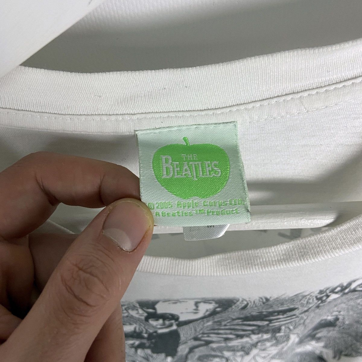 Band Tees Vintage 00s 2004 The Beatles Revolver merchandise tee size M Size US M / EU 48-50 / 2 - 5 Thumbnail