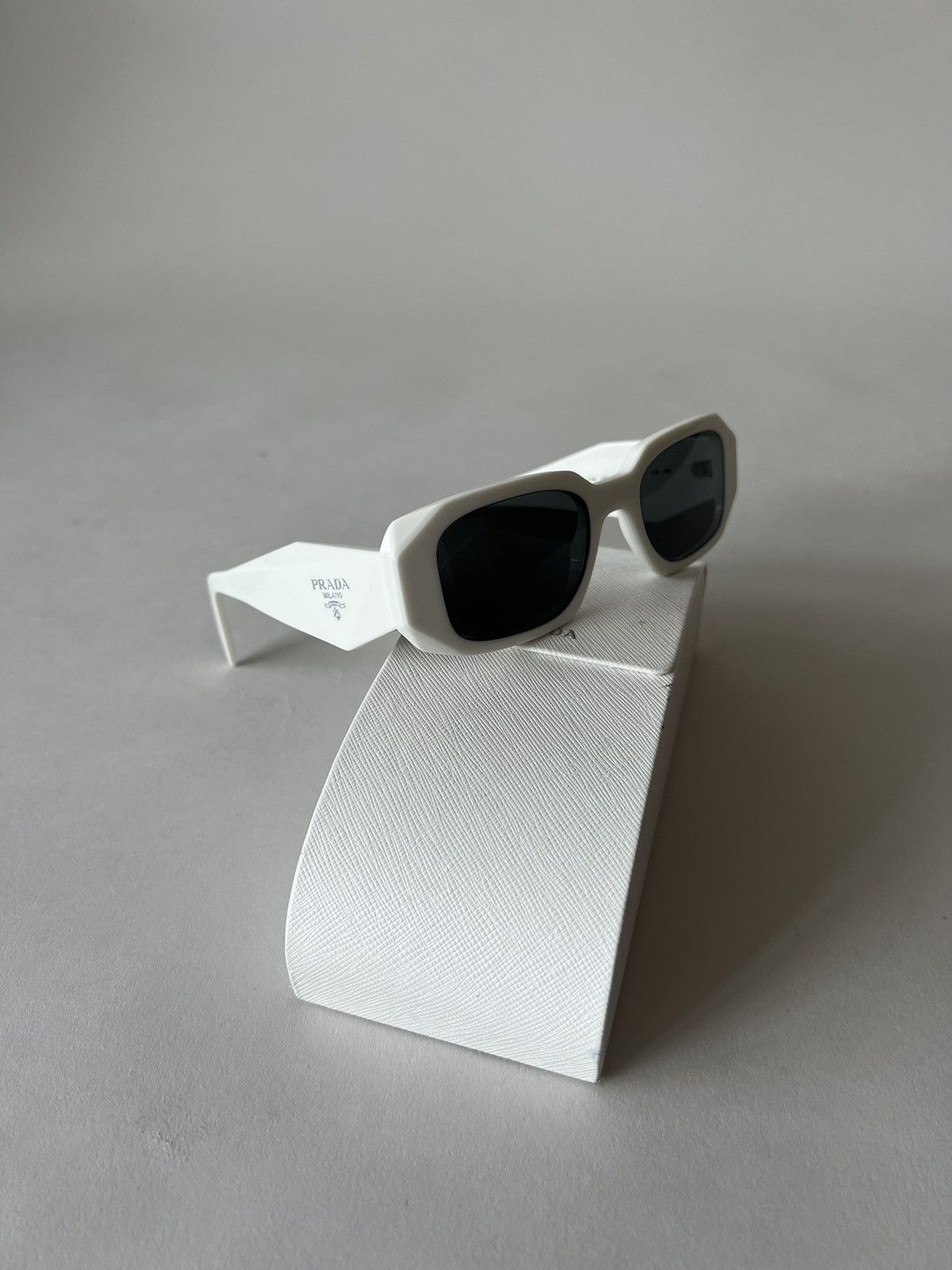 Prada Prada Frame Logo Sunglasses Size ONE SIZE - 2 Thumbnail